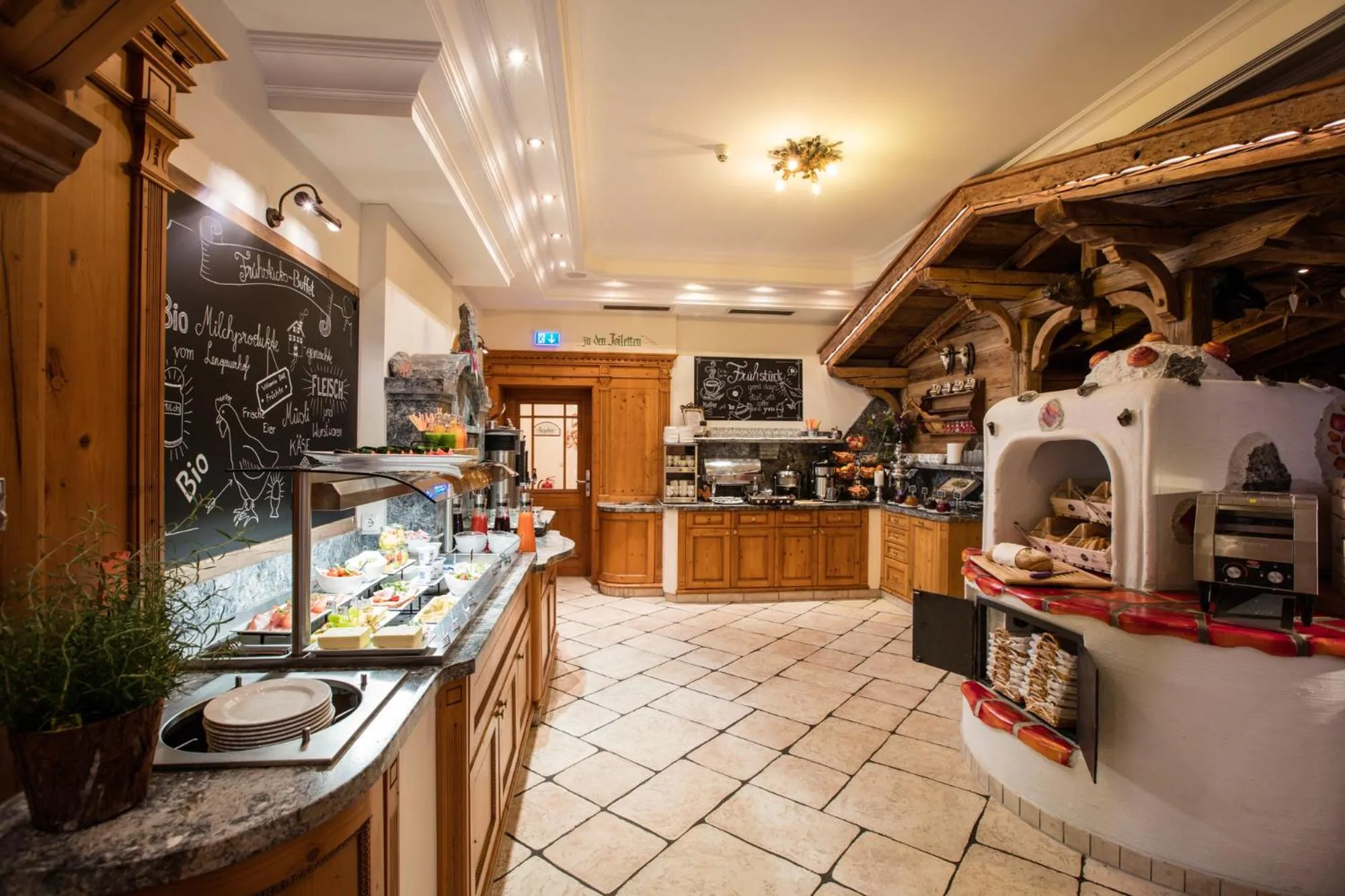 Buffet breakfast in Hotel Gasthof Perauer