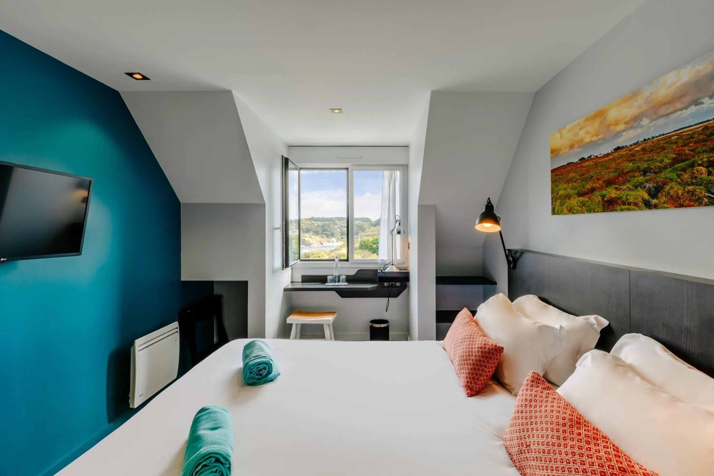 Photo of the whole room, Bed in Le Cardinal - Belle-Ile-en-Mer