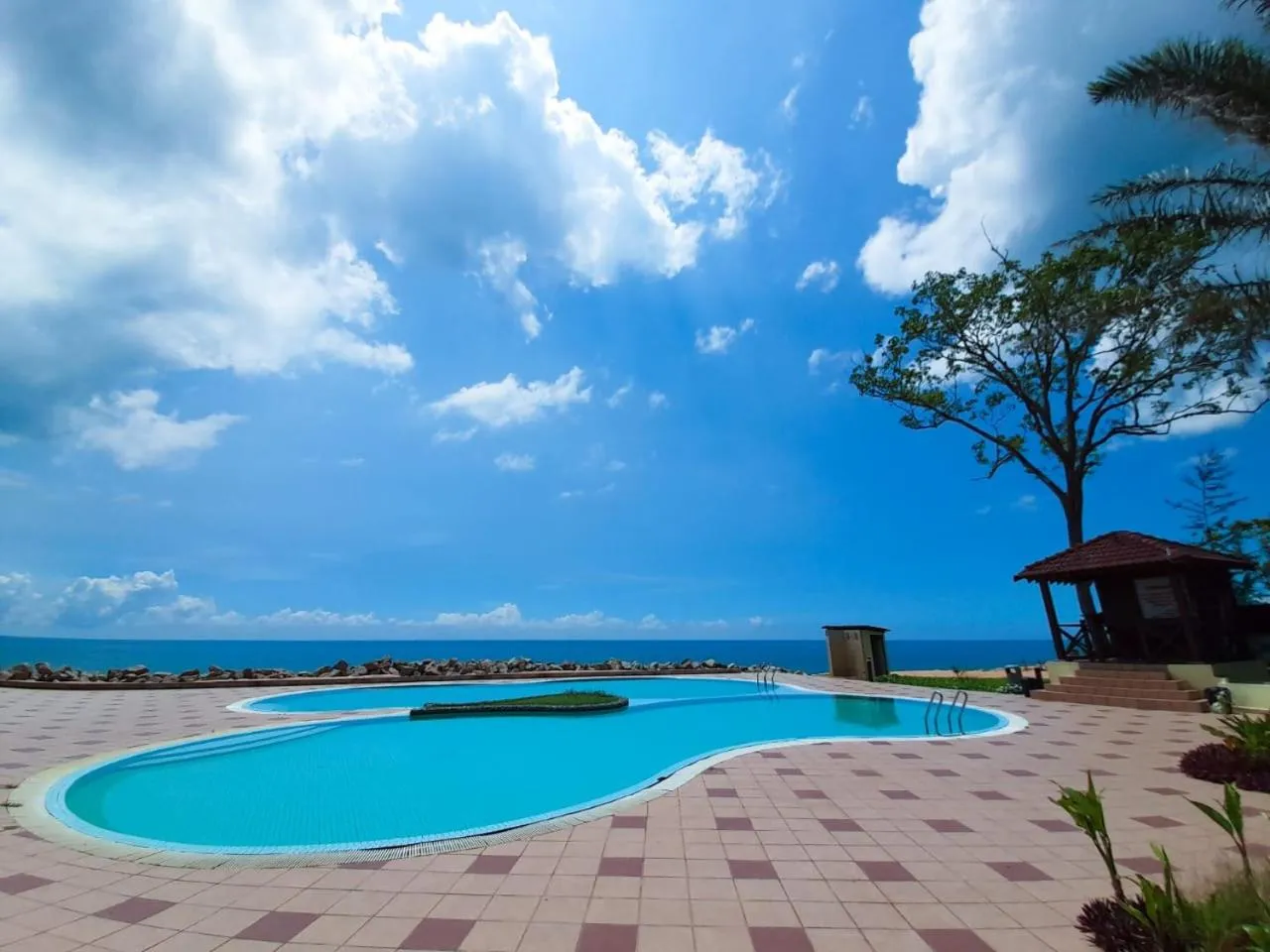 Swimming pool in ēRYA by SURIA Cherating