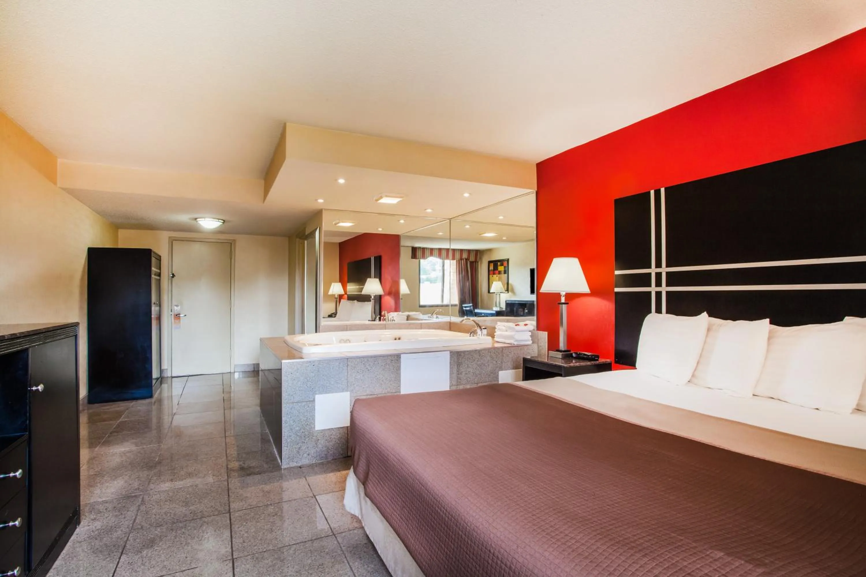 Bed in Howard Johnson by Wyndham North Plainfield