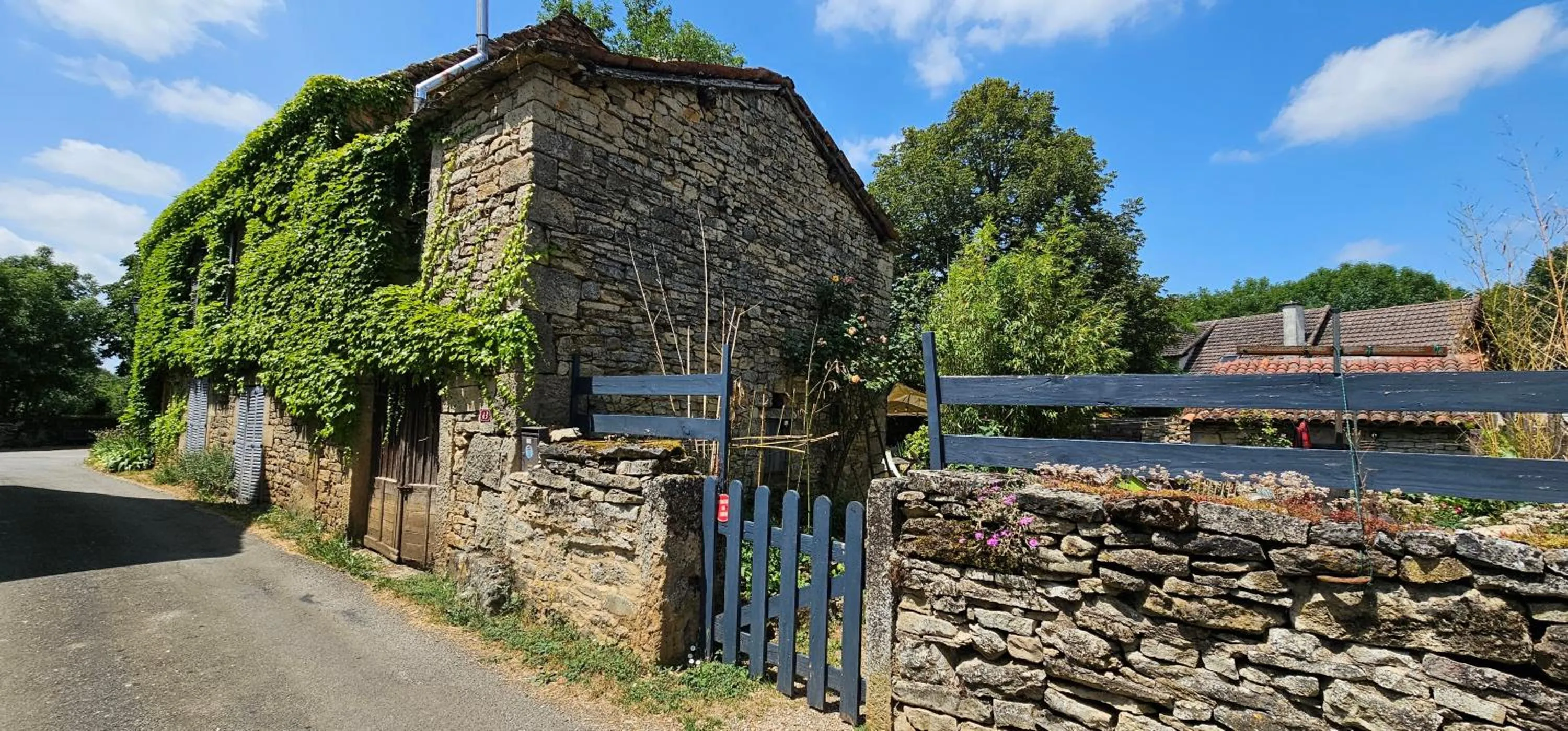 Property building in Le Moulin à huile