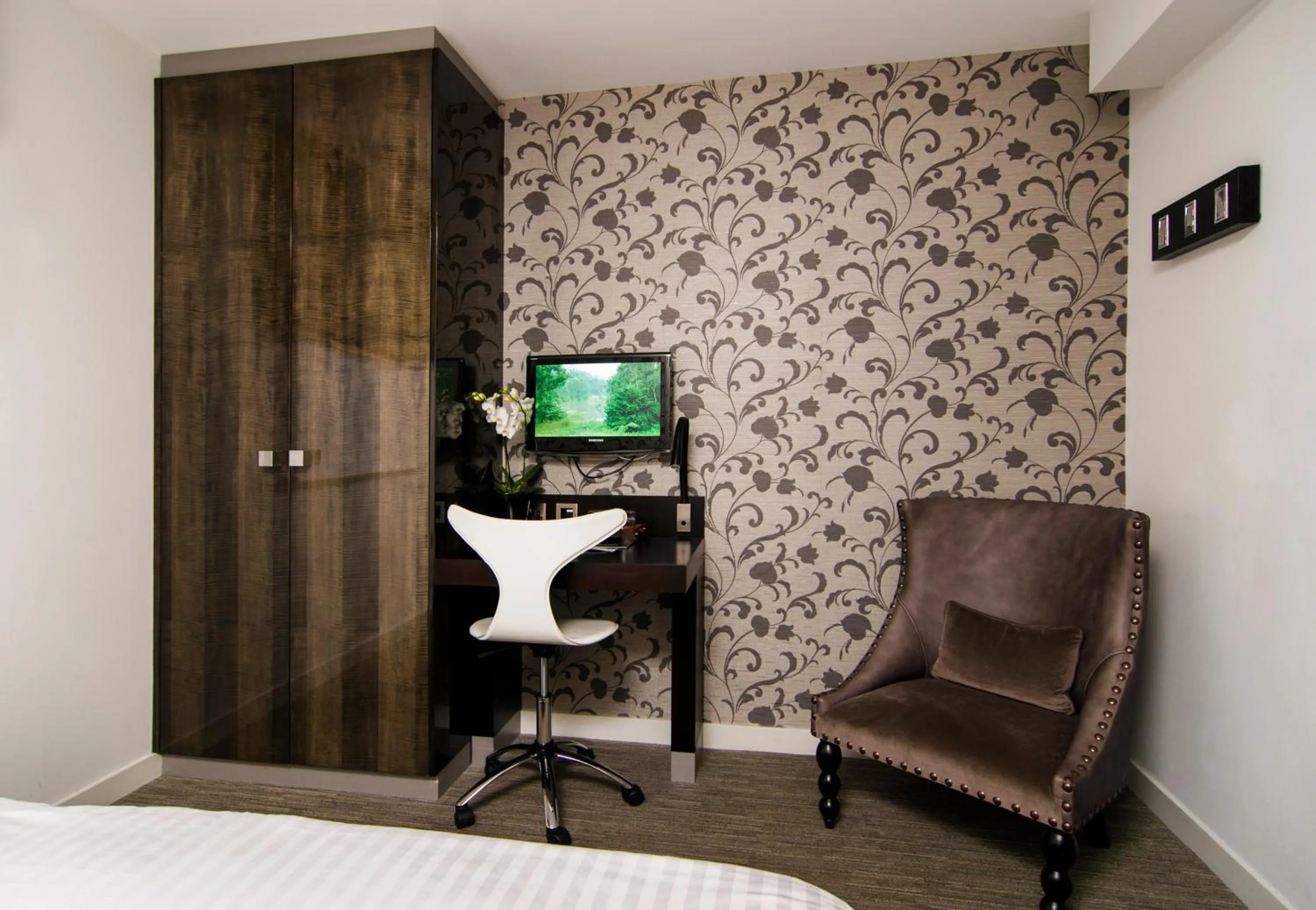 Bedroom, Bed in The Hide London