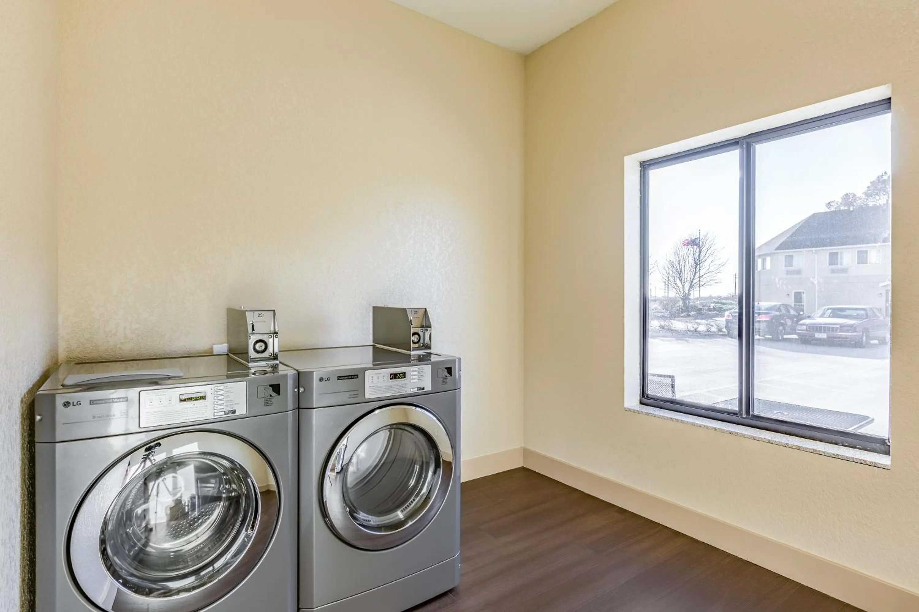 laundry in Comfort Inn Altoona-Des Moines