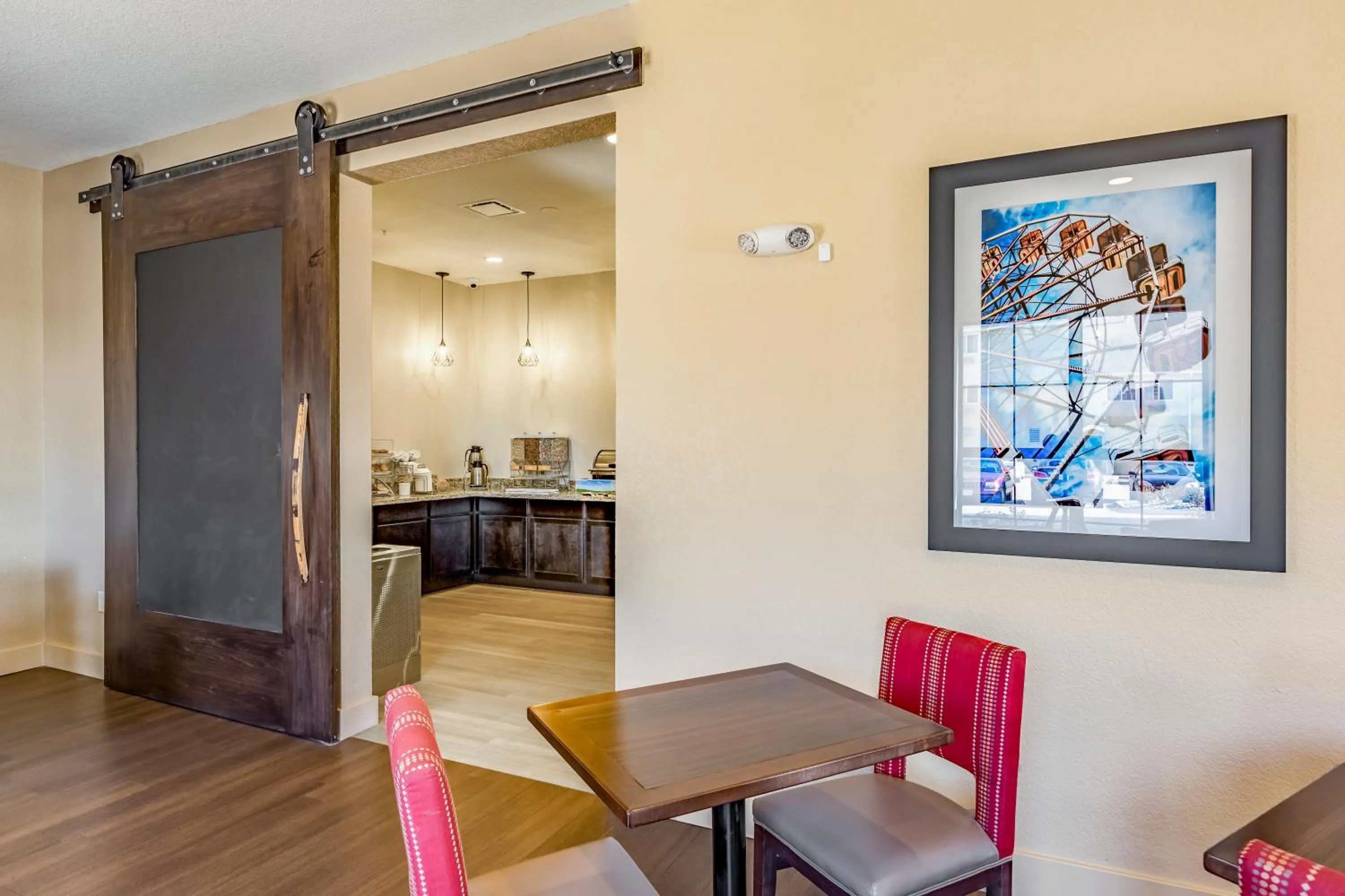Dining area in Comfort Inn Altoona-Des Moines