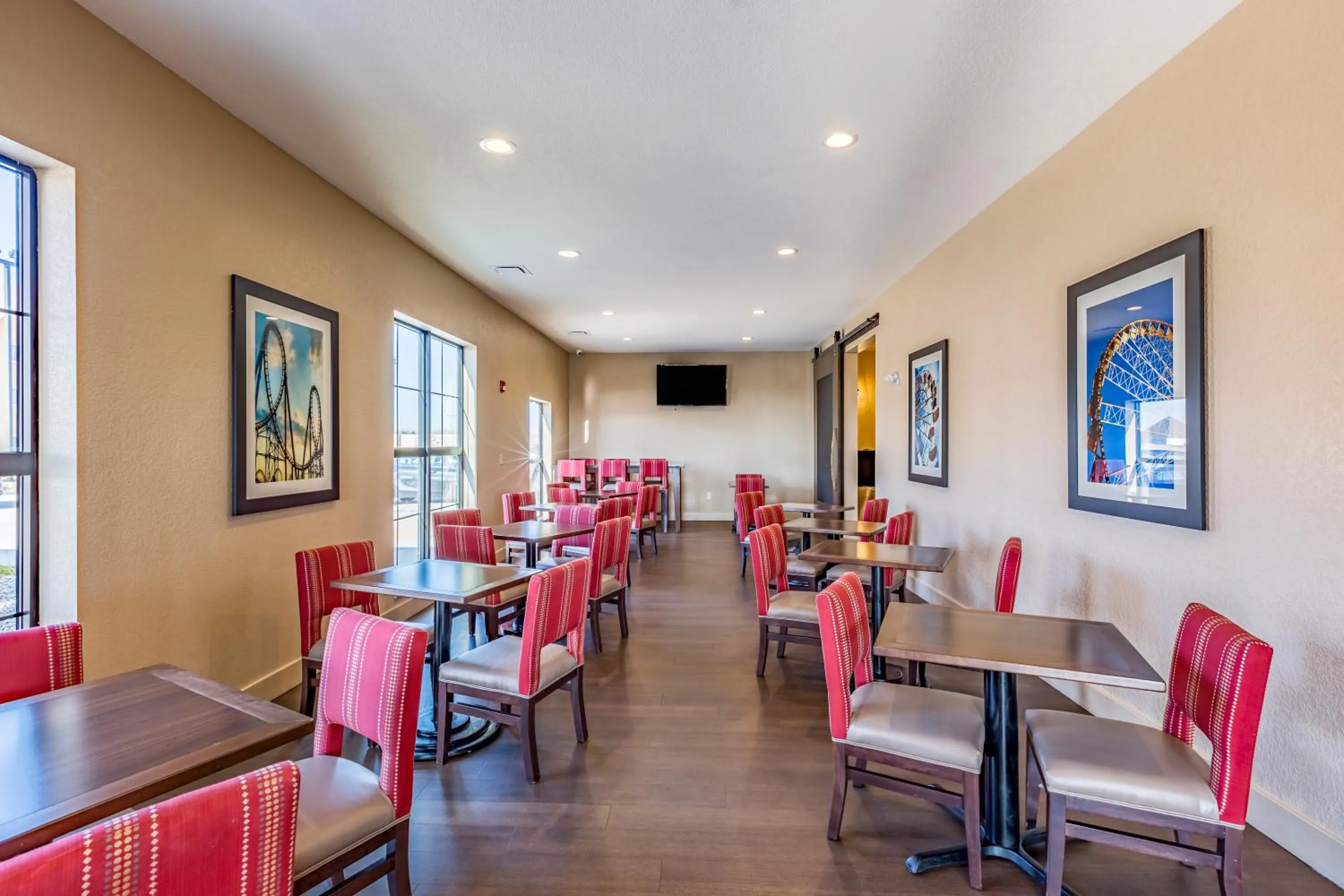 Dining area in Comfort Inn Altoona-Des Moines
