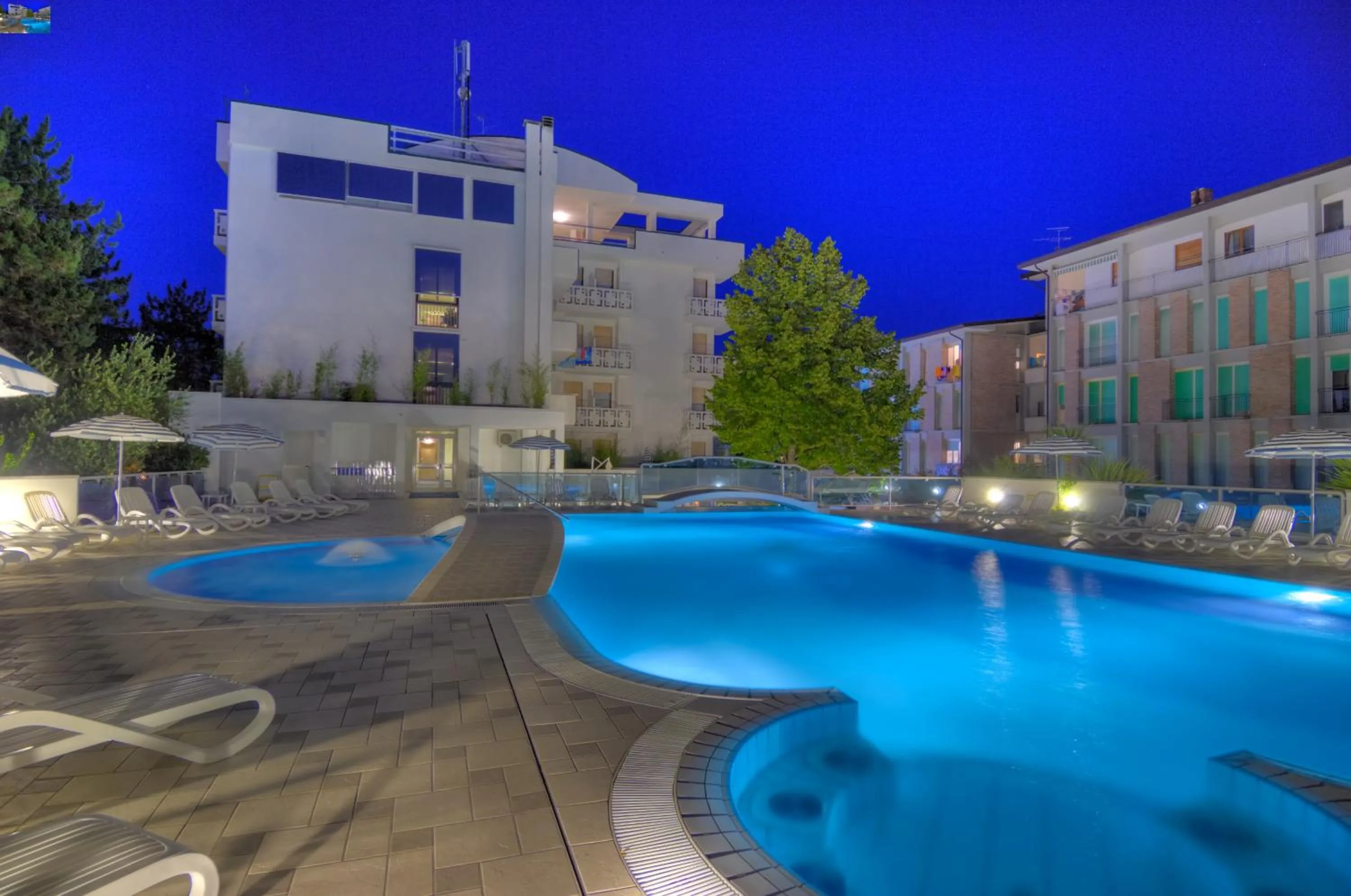 Swimming pool in Hotel Firenze