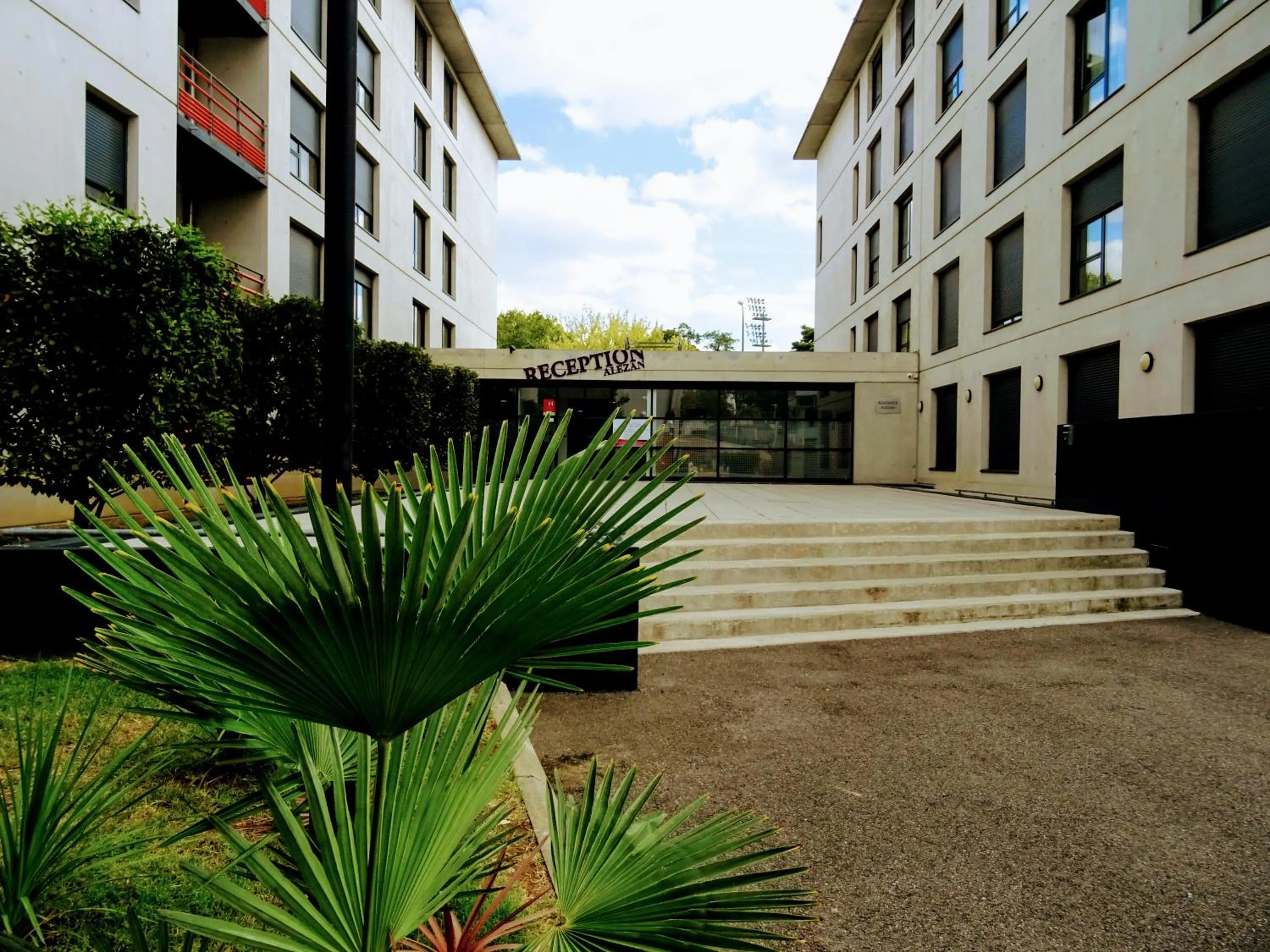 Facade/entrance in Alezan Hôtel & Résidence