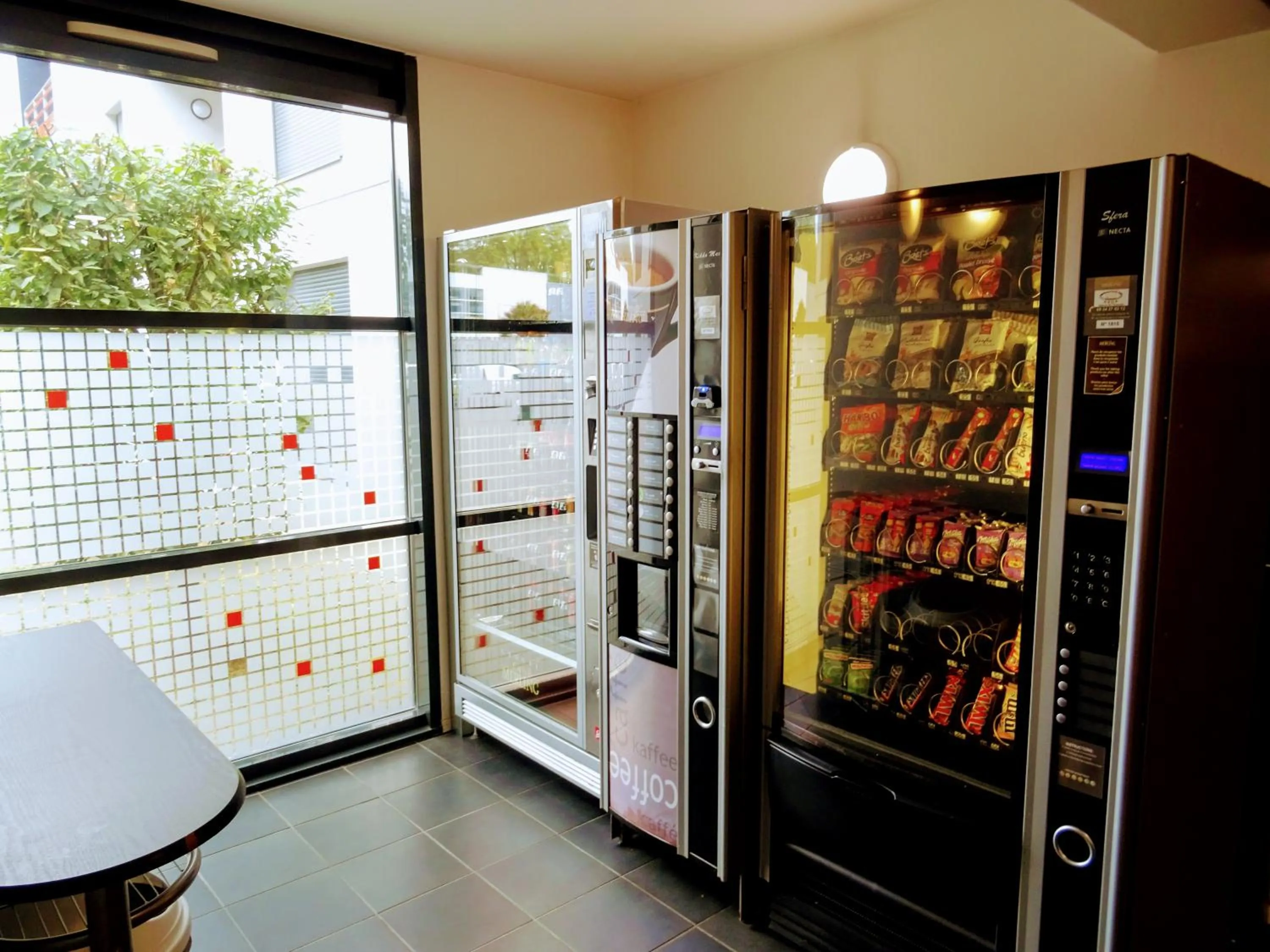 Food and drinks in Alezan Hôtel & Résidence