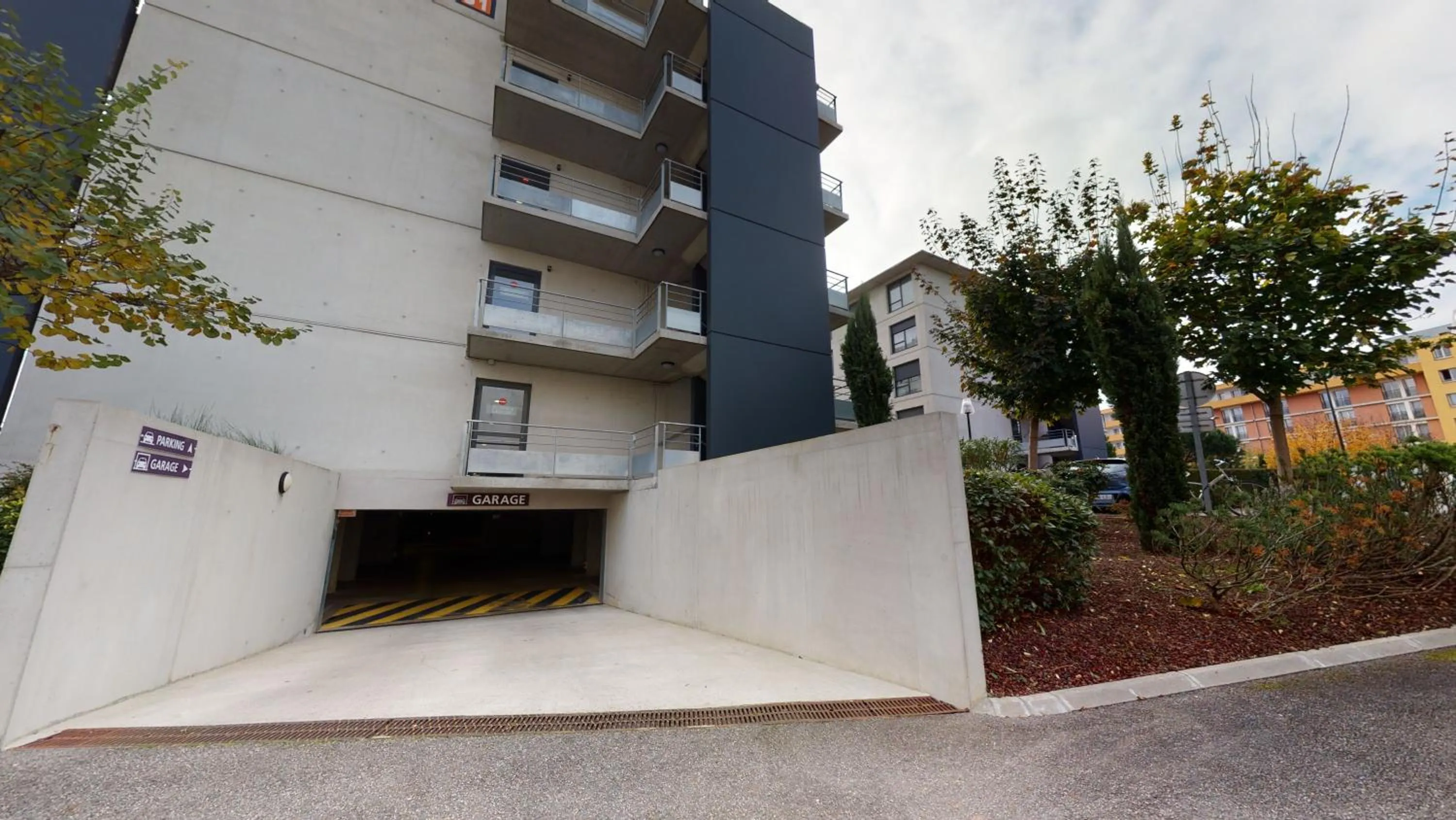 Facade/entrance in Alezan Hôtel & Résidence