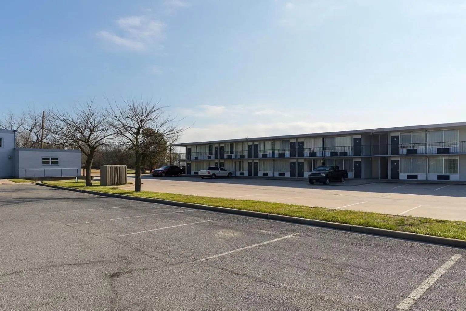 Property building in Motel 6 Sherman, TX