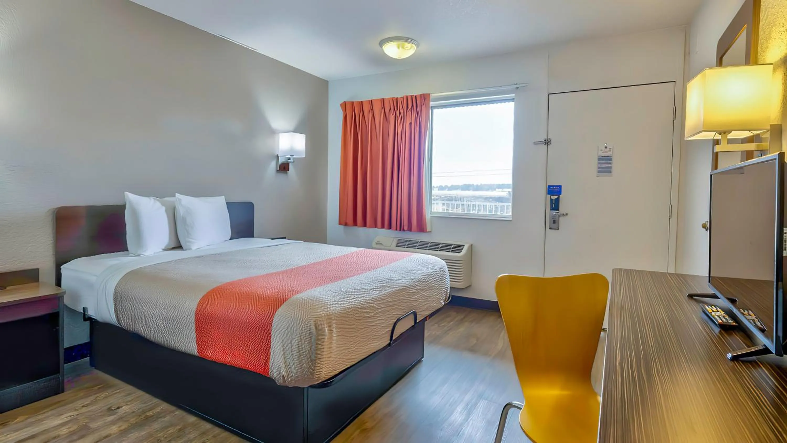 Bedroom, Bed in Motel 6 Sherman, TX