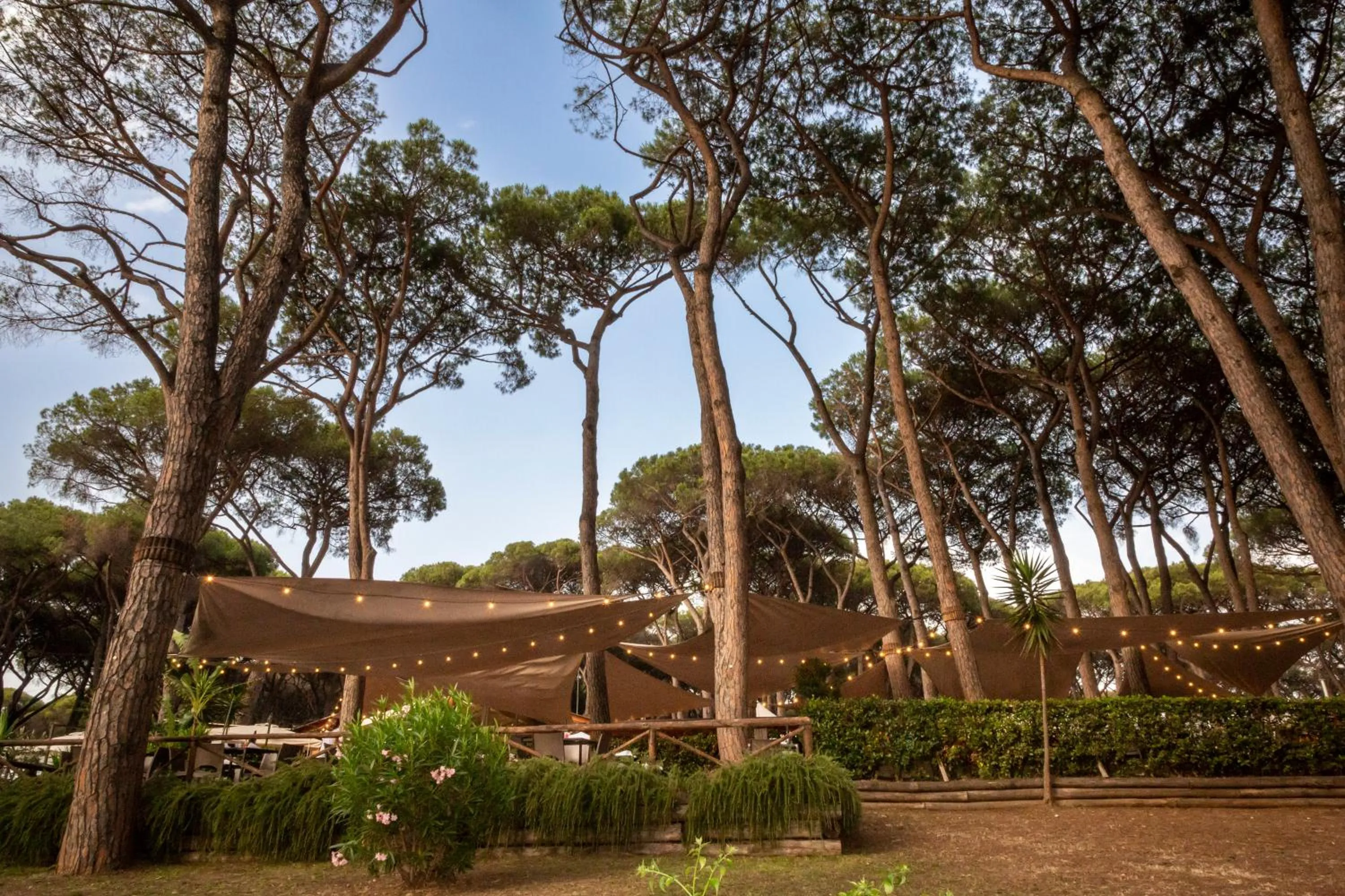 Restaurant/places to eat in Fabulous village