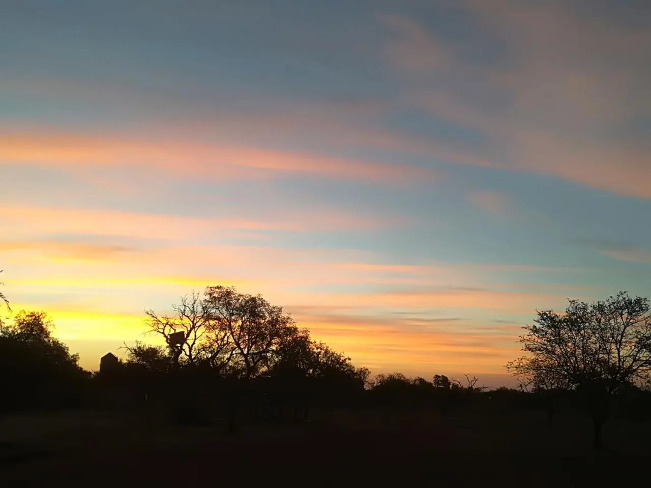 Sunset in Tava Lingwe Game Lodge & Wedding Venue