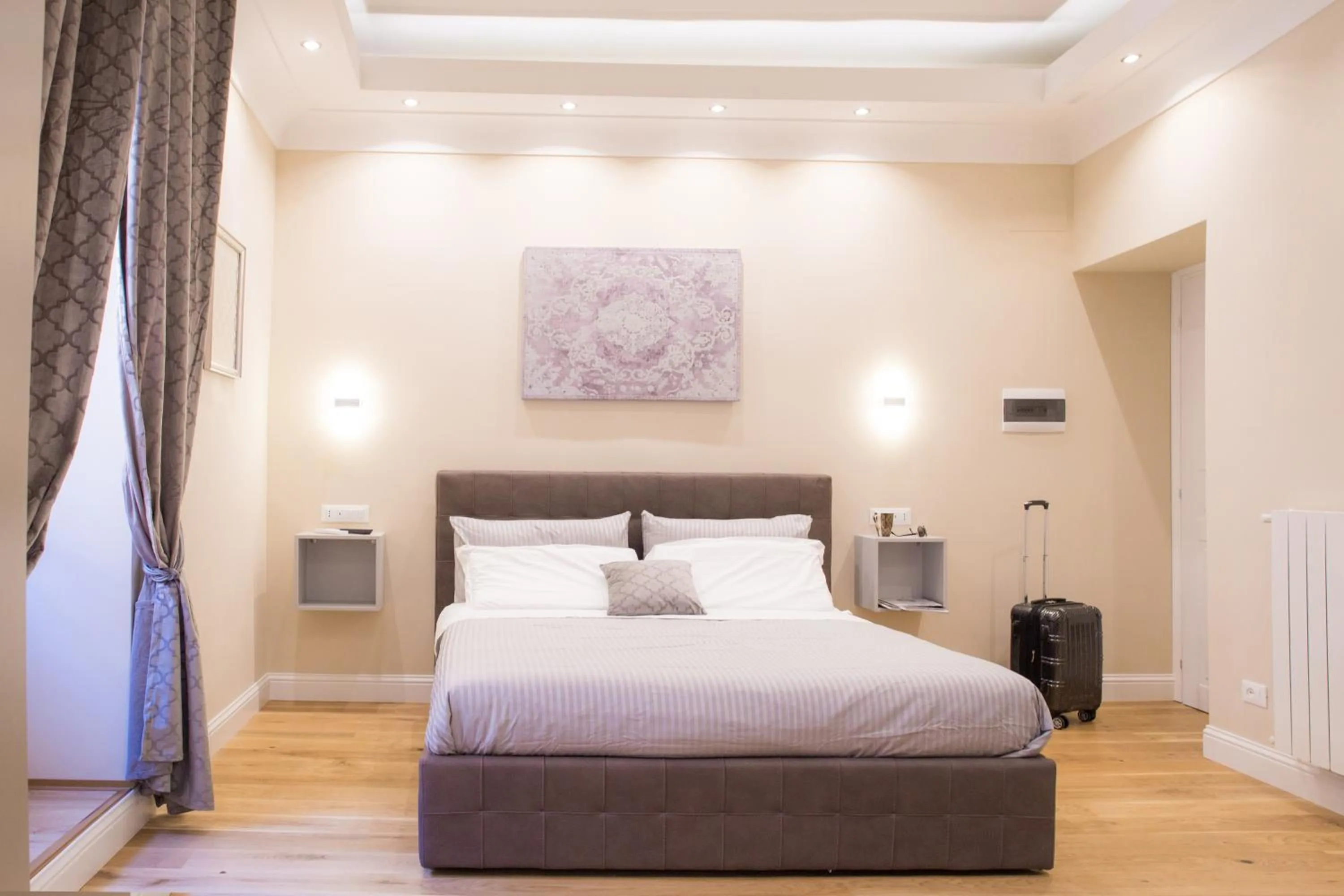 Photo of the whole room, Bed in Nazionale Palace Suites