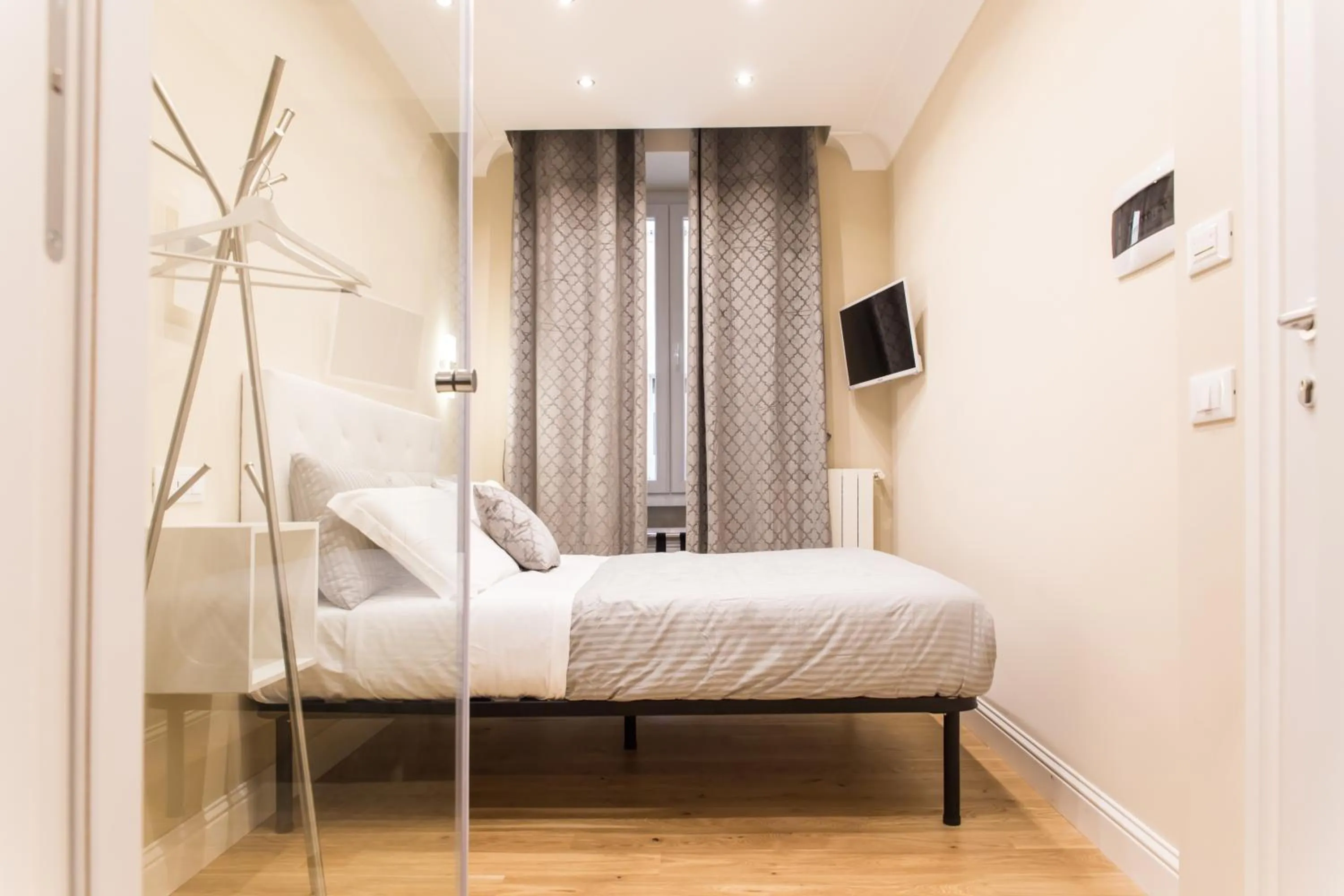 Decorative detail, Bed in Nazionale Palace Suites