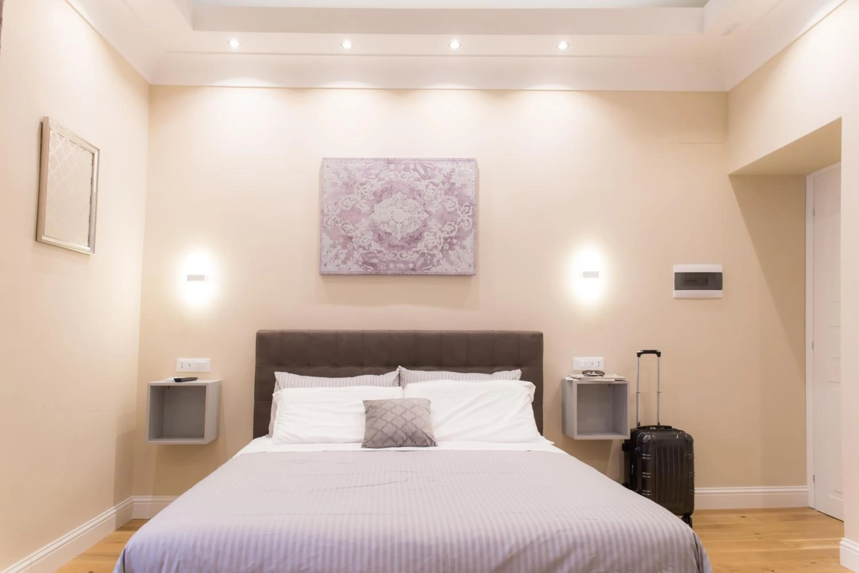 Decorative detail, Bed in Nazionale Palace Suites