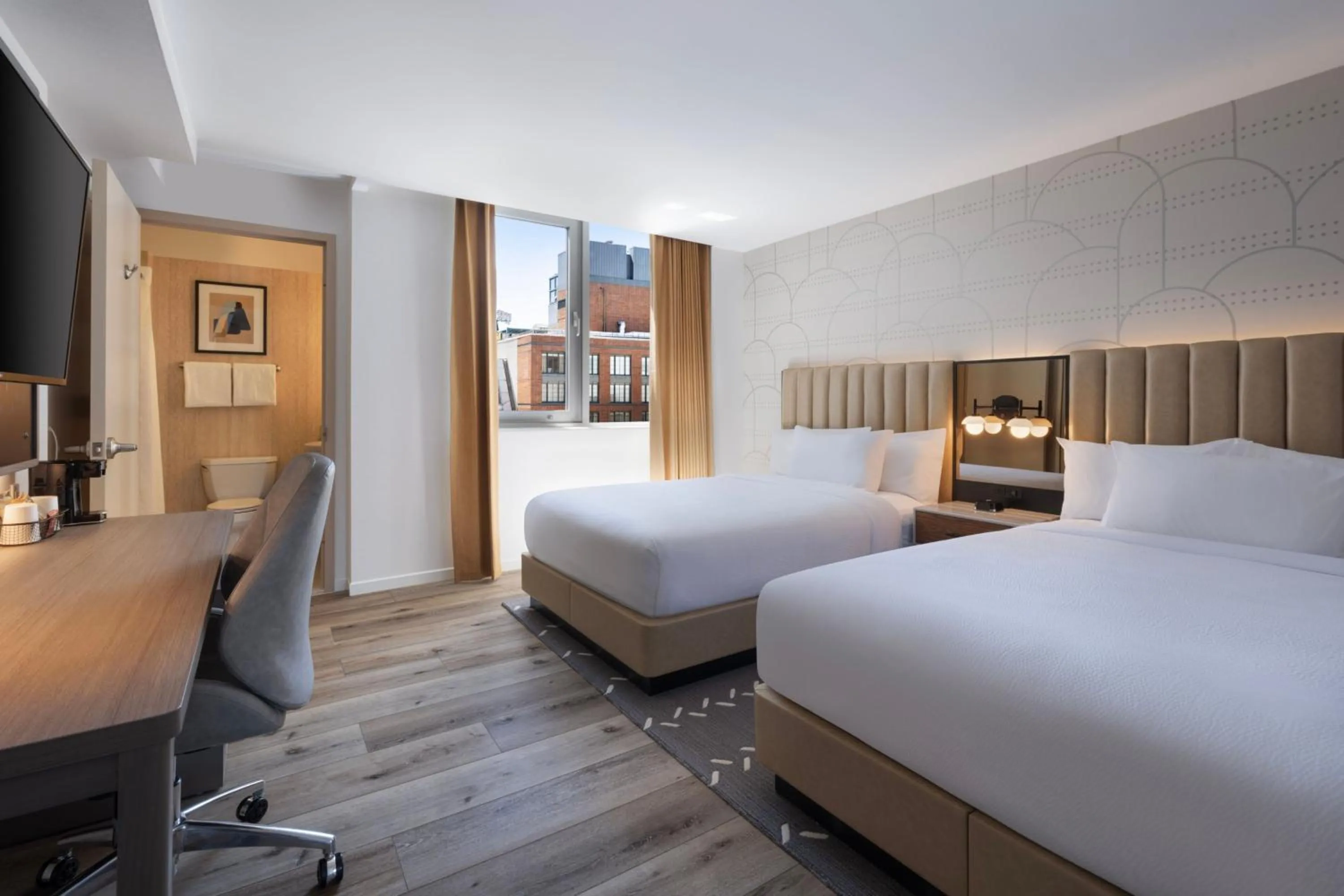 Photo of the whole room, Bed in Courtyard by Marriott New York Manhattan / Soho