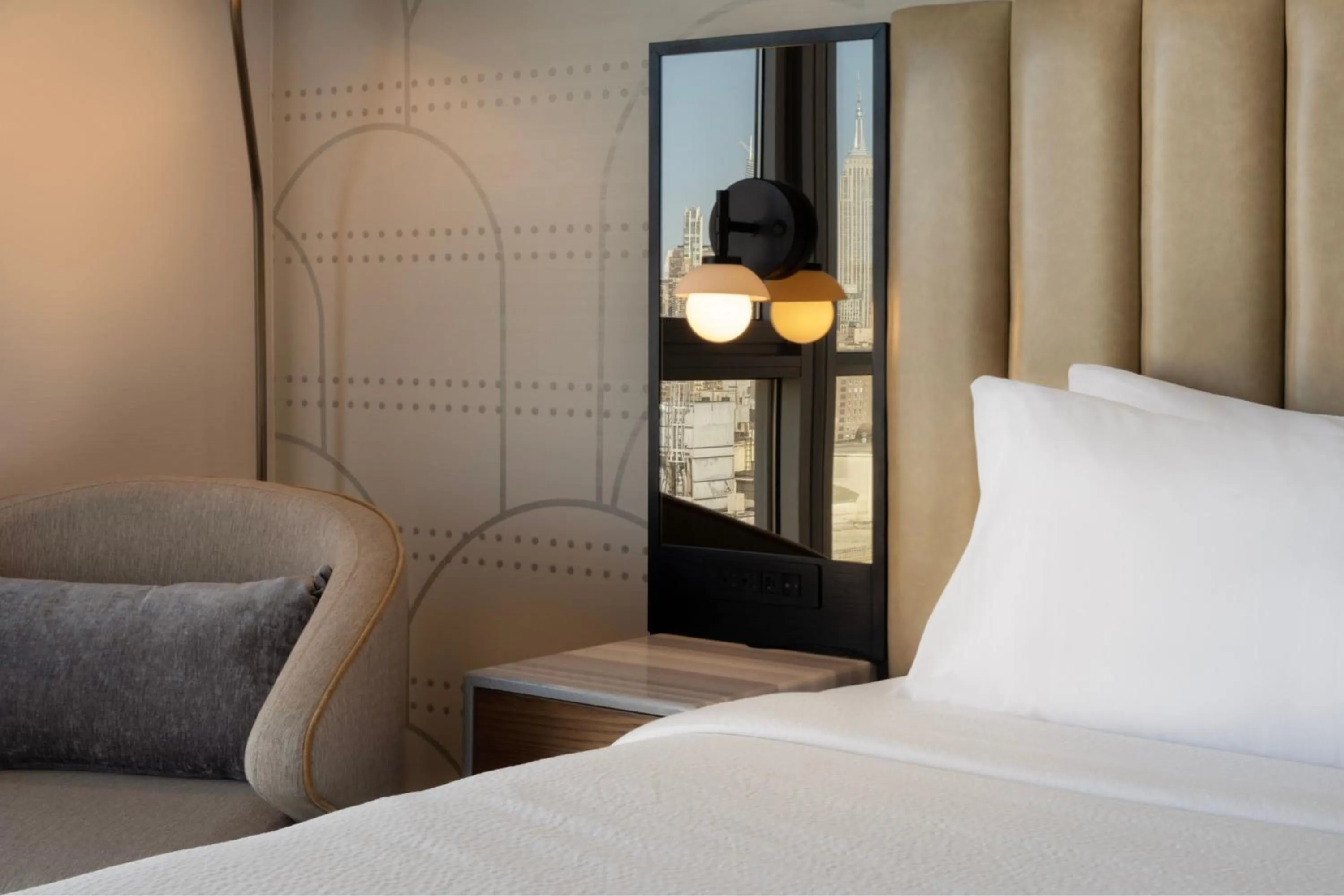 Photo of the whole room, Bed in Courtyard by Marriott New York Manhattan / Soho