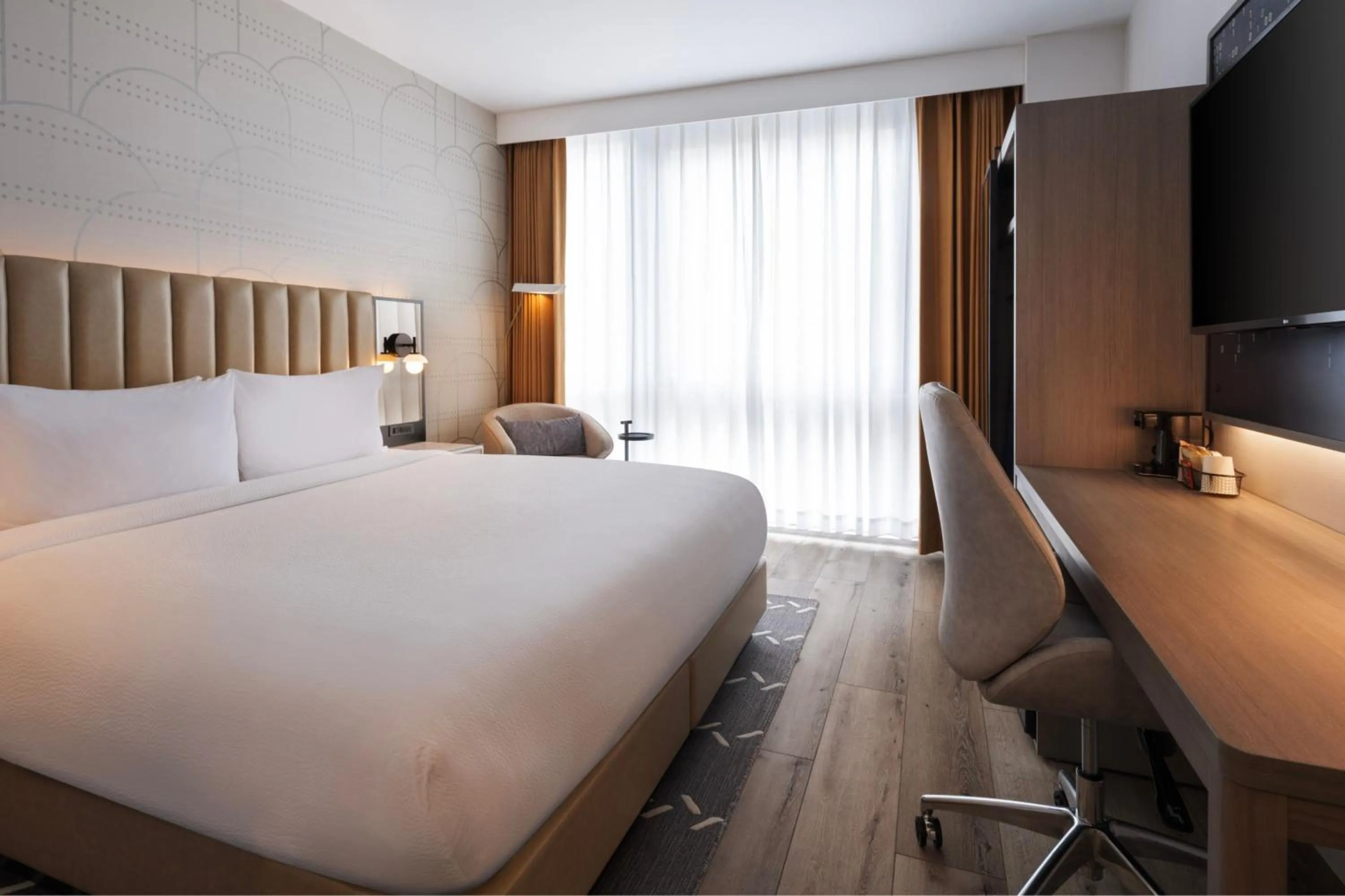 Photo of the whole room, Bed in Courtyard by Marriott New York Manhattan / Soho