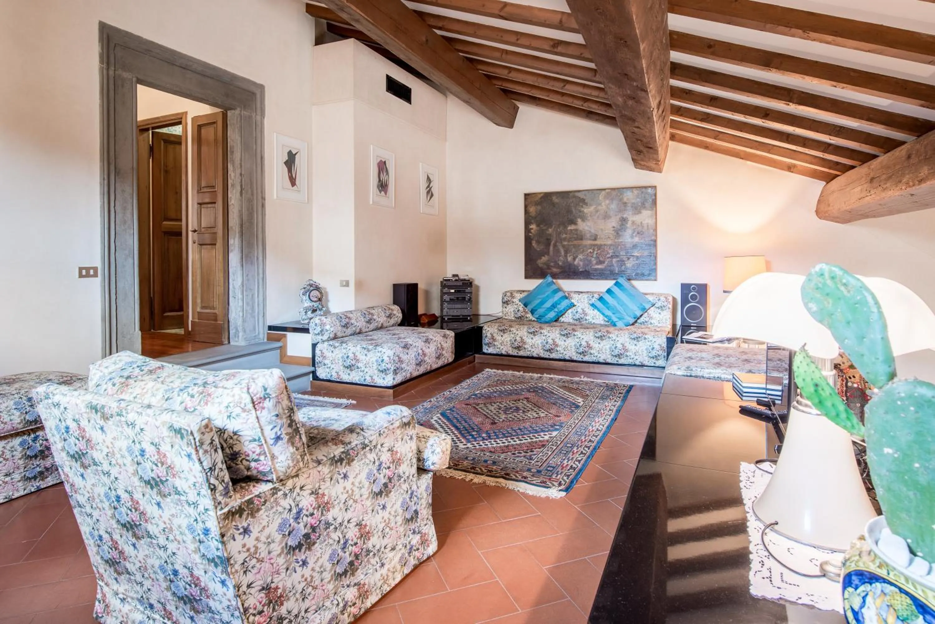 Living room in Prestige Signoria by Mmega