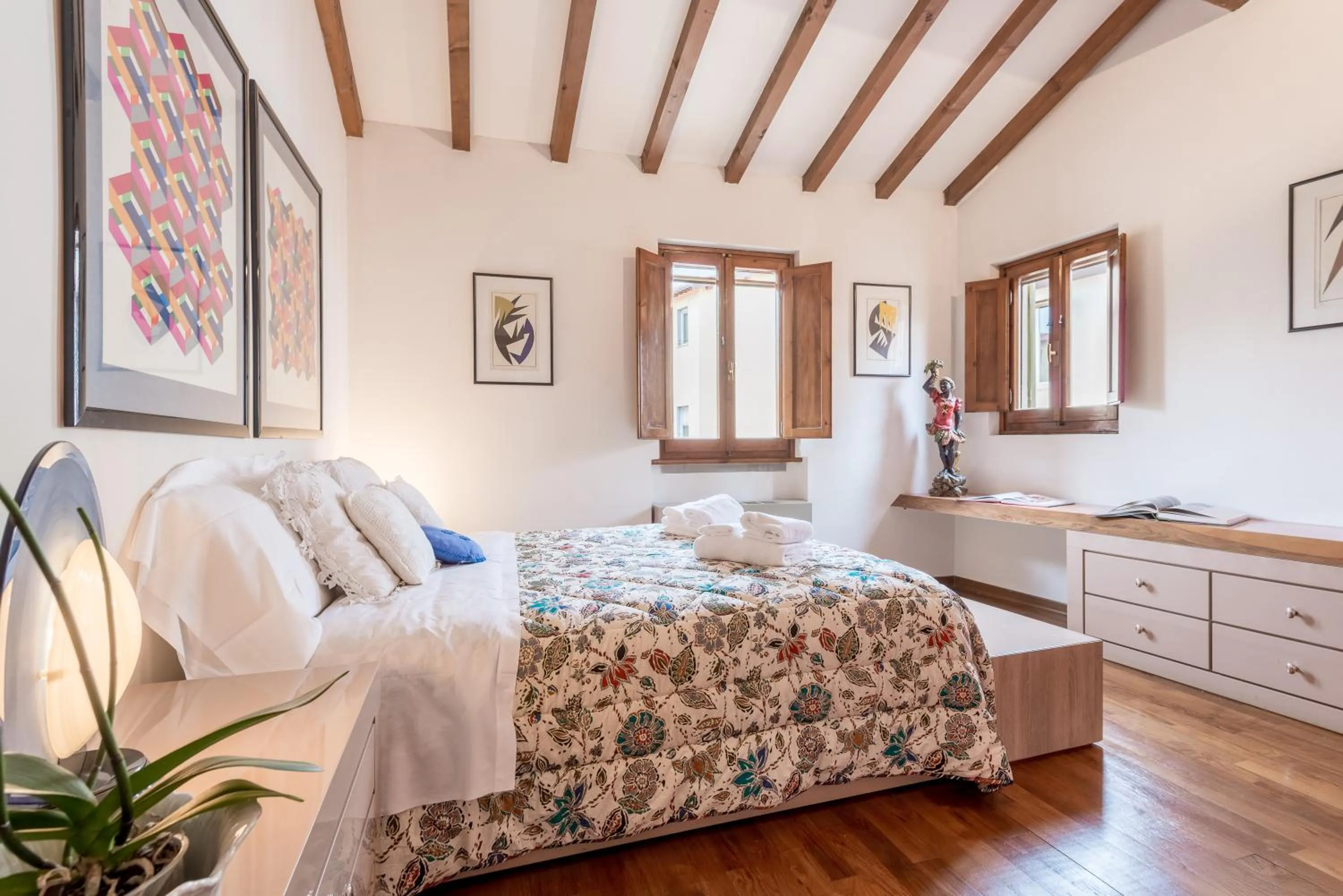 Bedroom, Bed in Prestige Signoria by Mmega