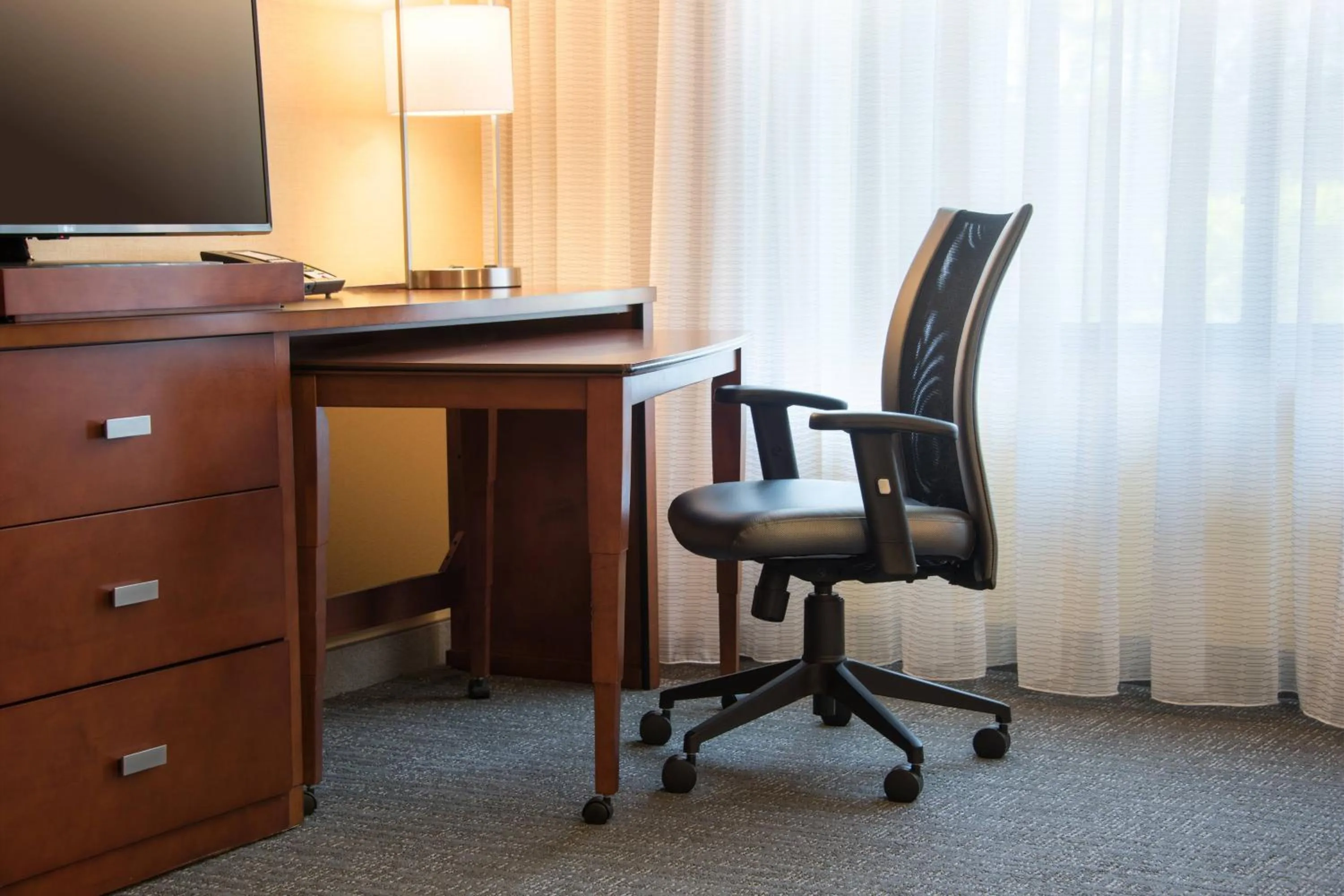 Photo of the whole room in Courtyard by Marriott Waldorf