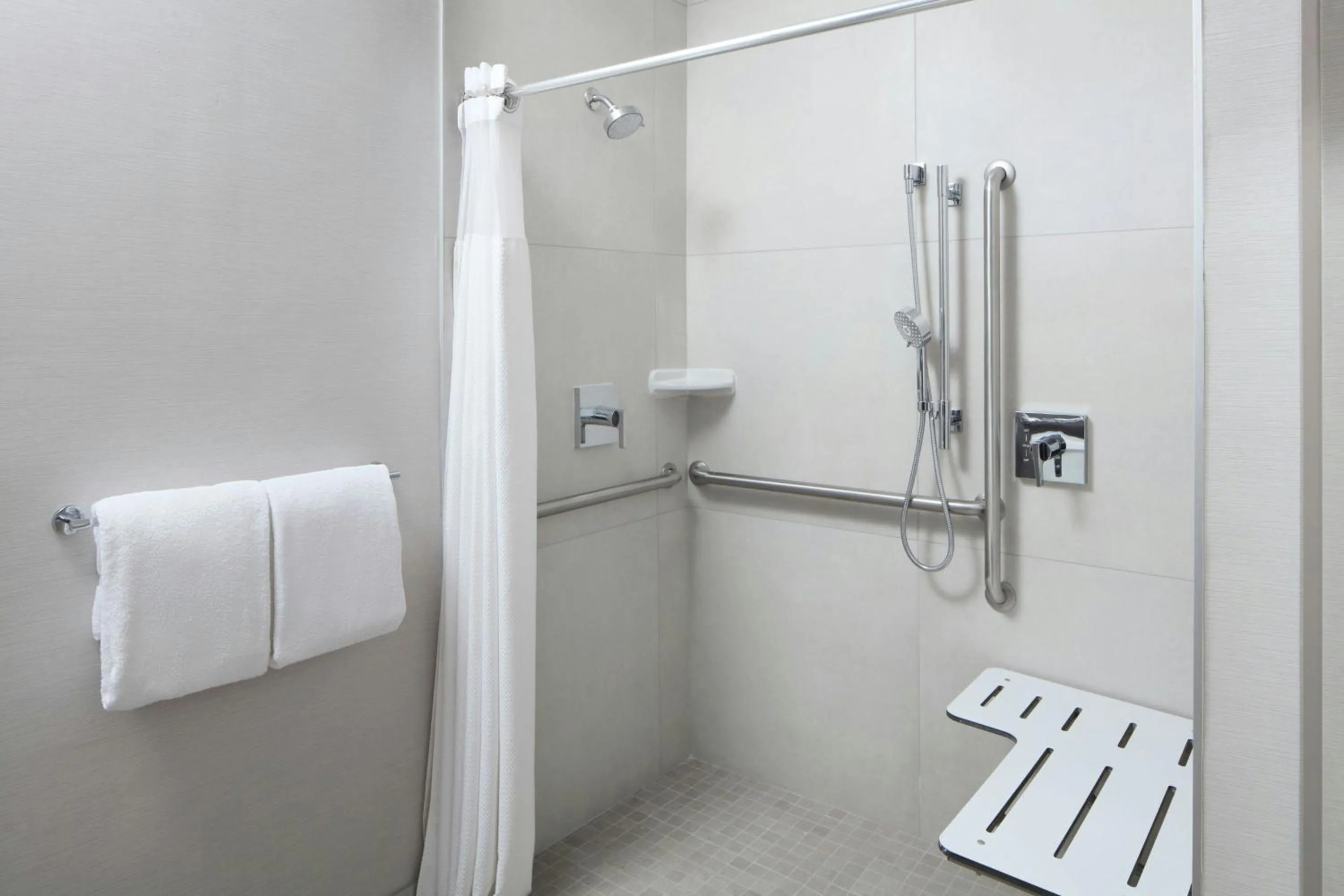 Bathroom in Courtyard by Marriott Waldorf