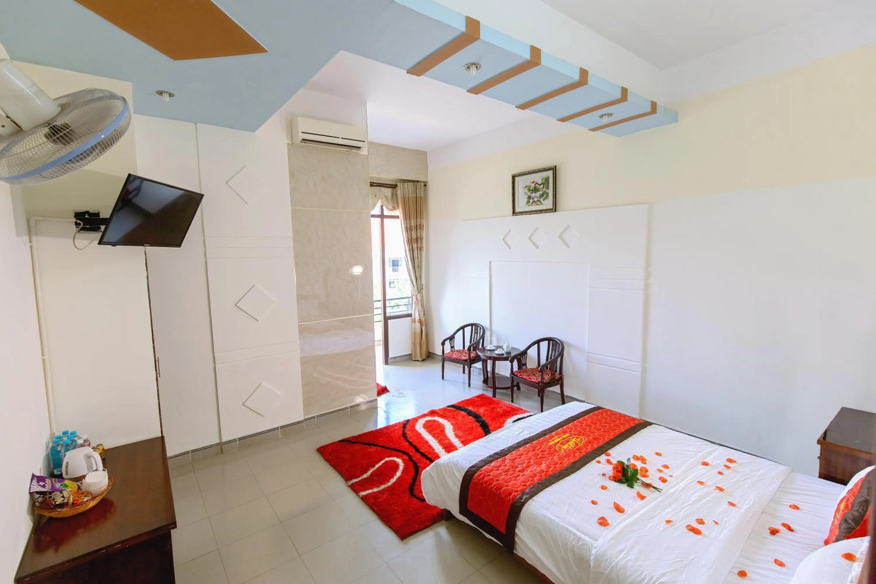 Photo of the whole room, Bed in Sai Gon Dak Nong Hotel