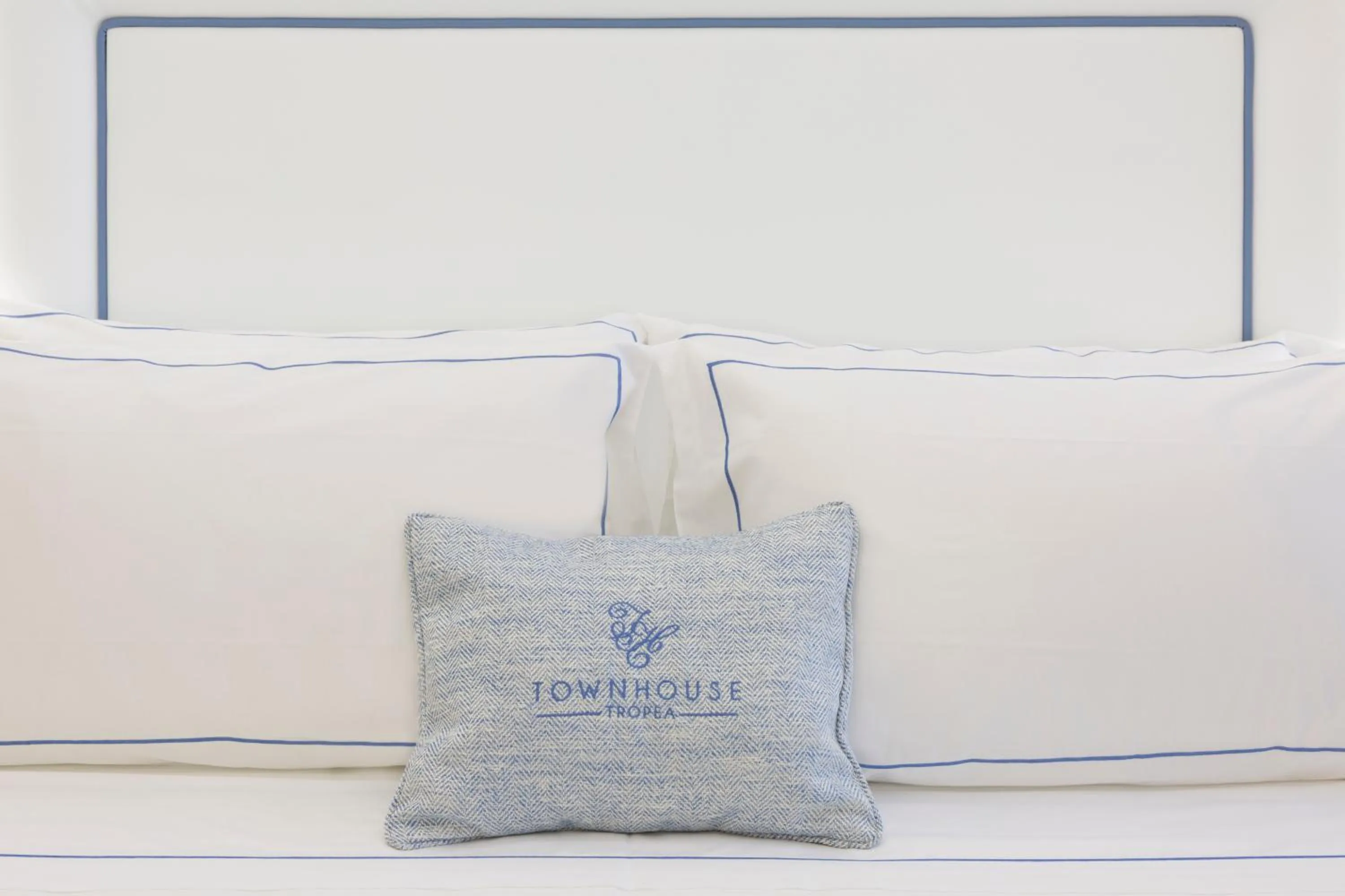 Decorative detail, Bed in Townhouse Tropea