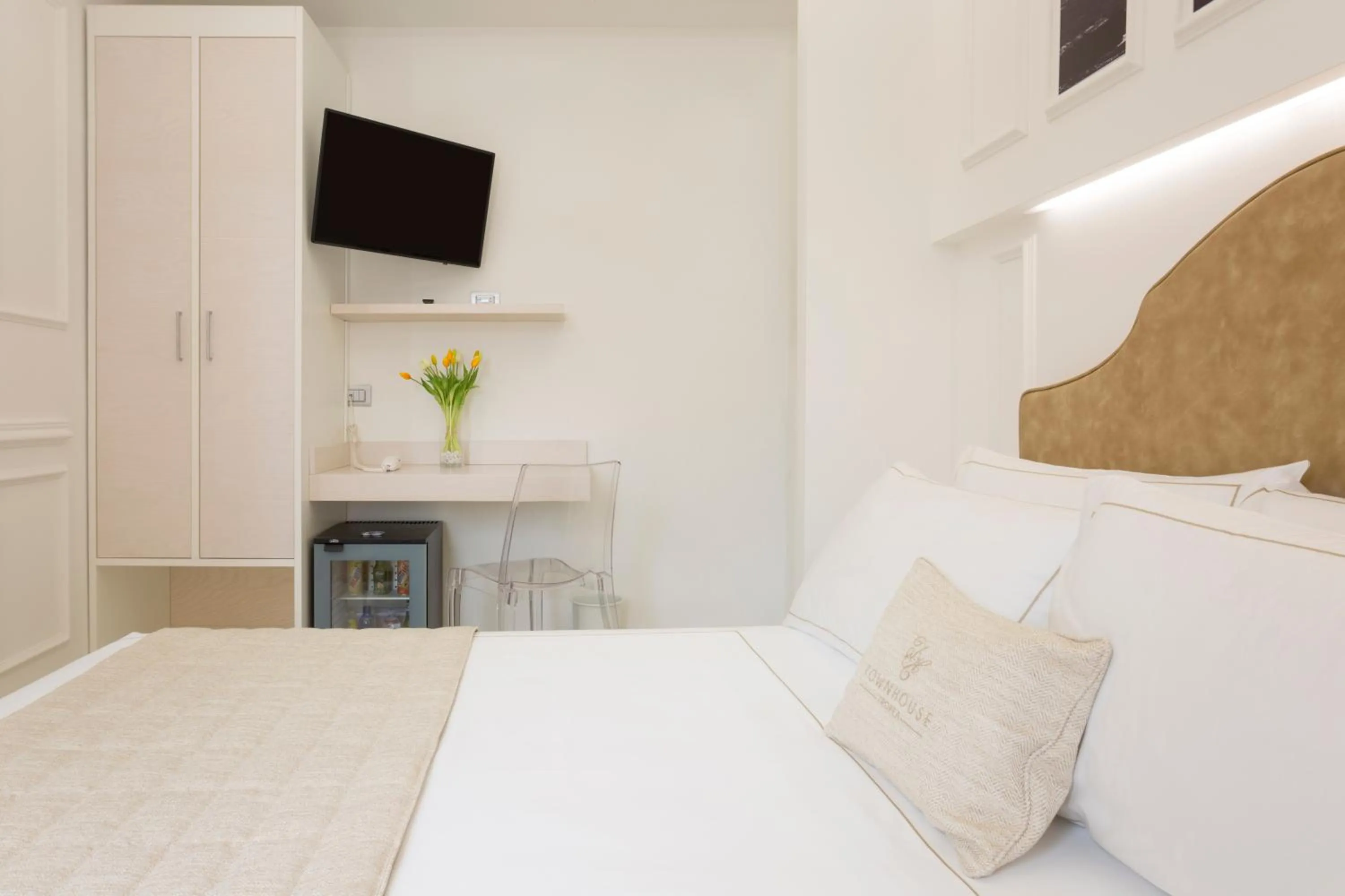 Bed in Townhouse Tropea