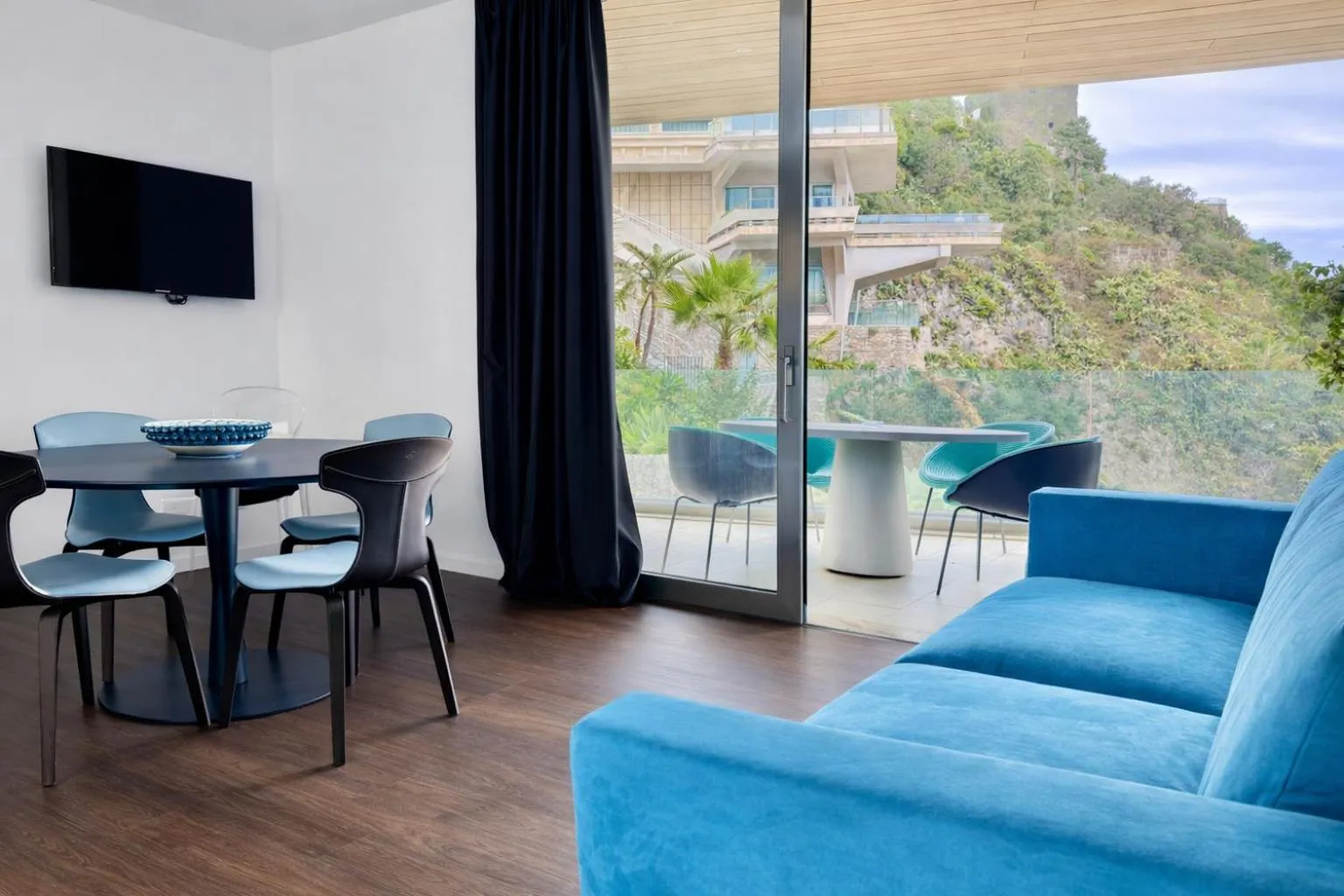 Isola Bella Infinity Suites