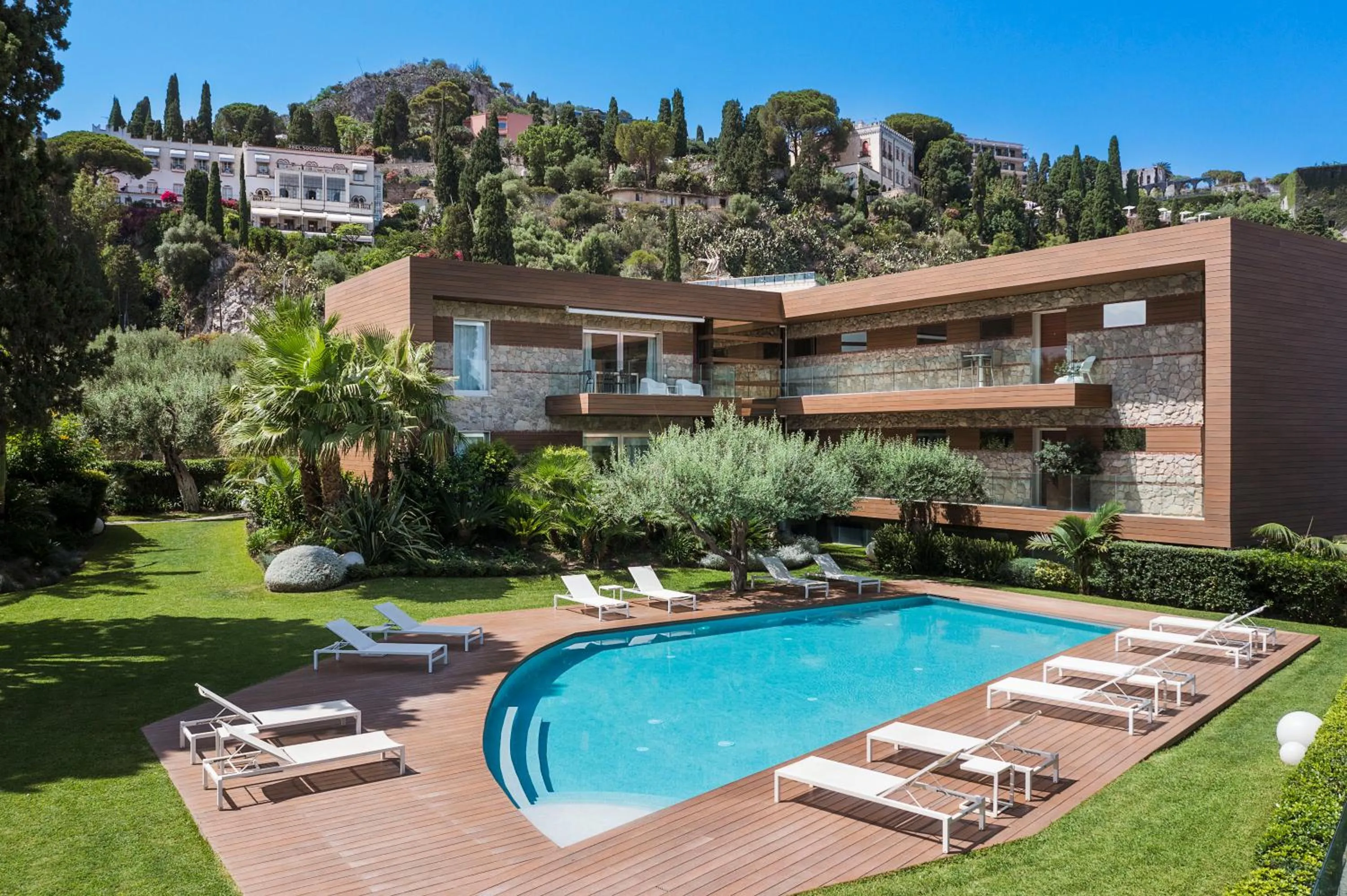 Spring in Isola Bella Infinity Suites