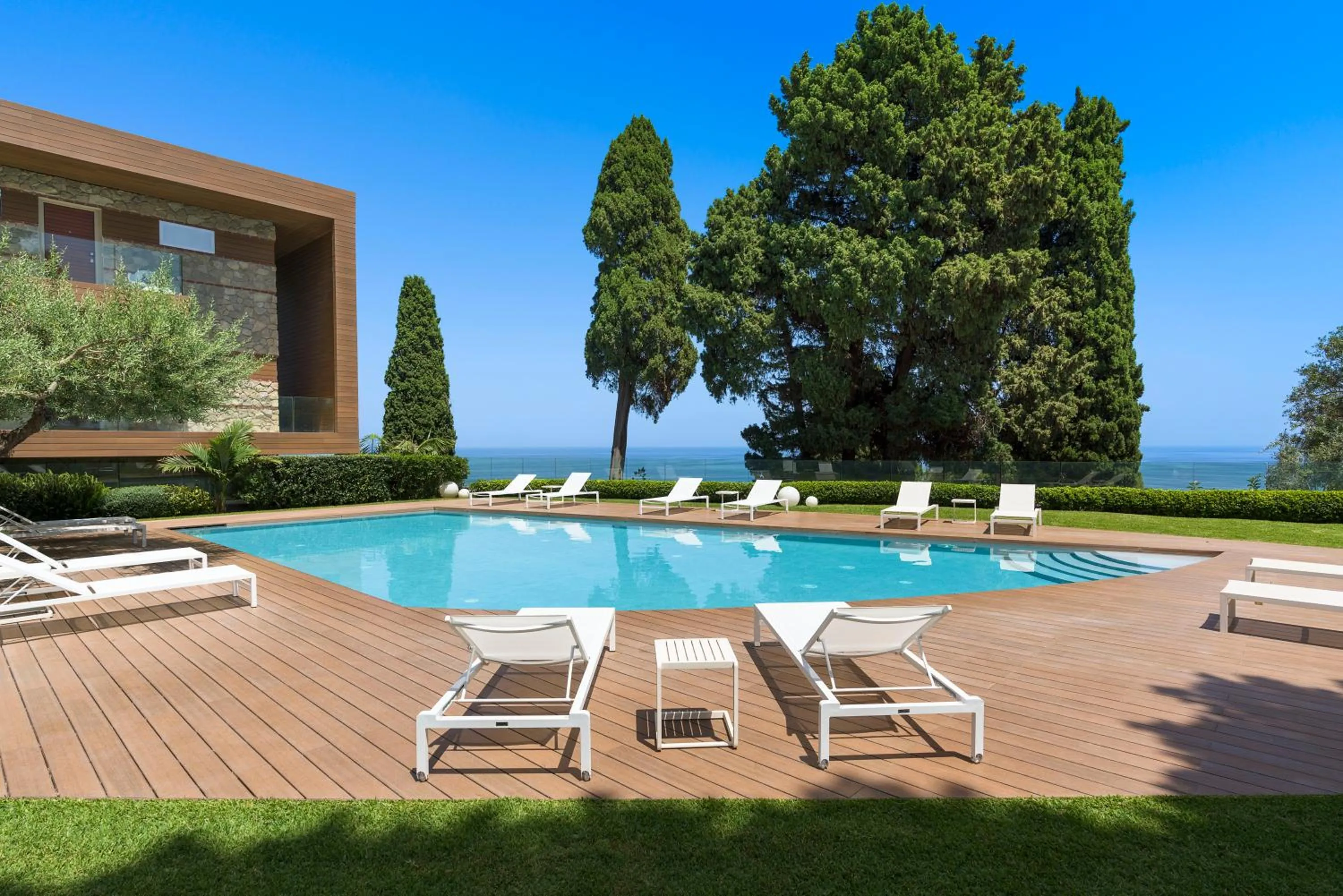 Spring in Isola Bella Infinity Suites