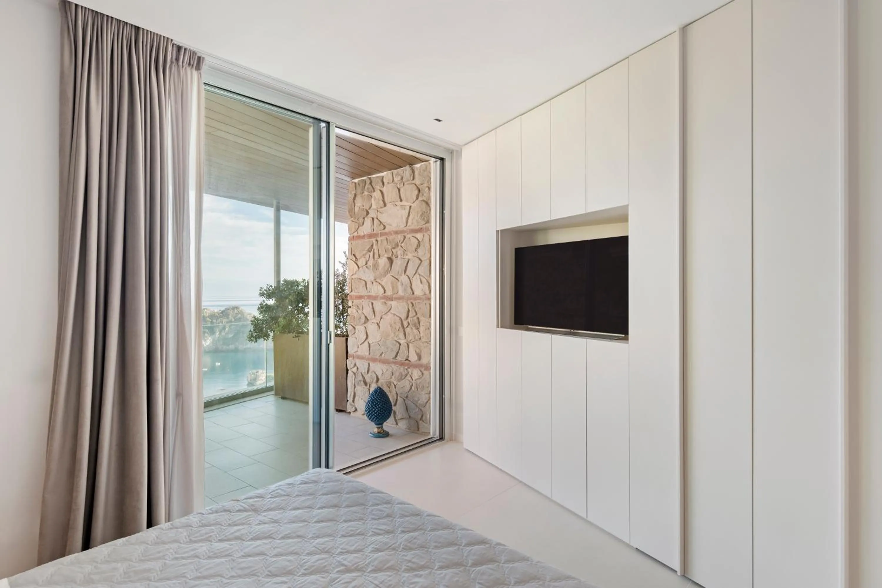 Bedroom, Bed in Isola Bella Infinity Suites