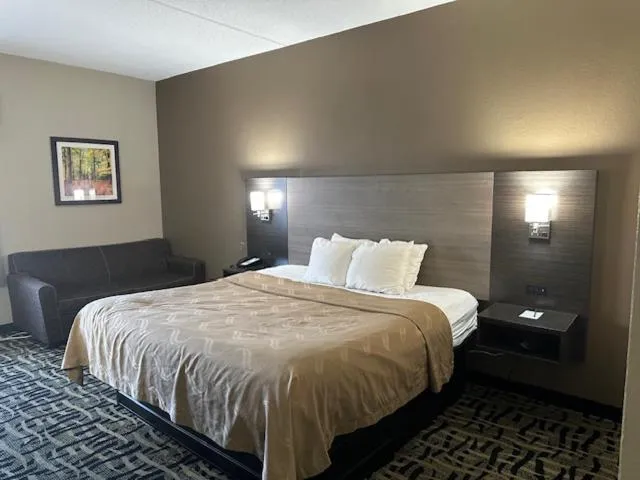 Bedroom, Bed in Quality Inn