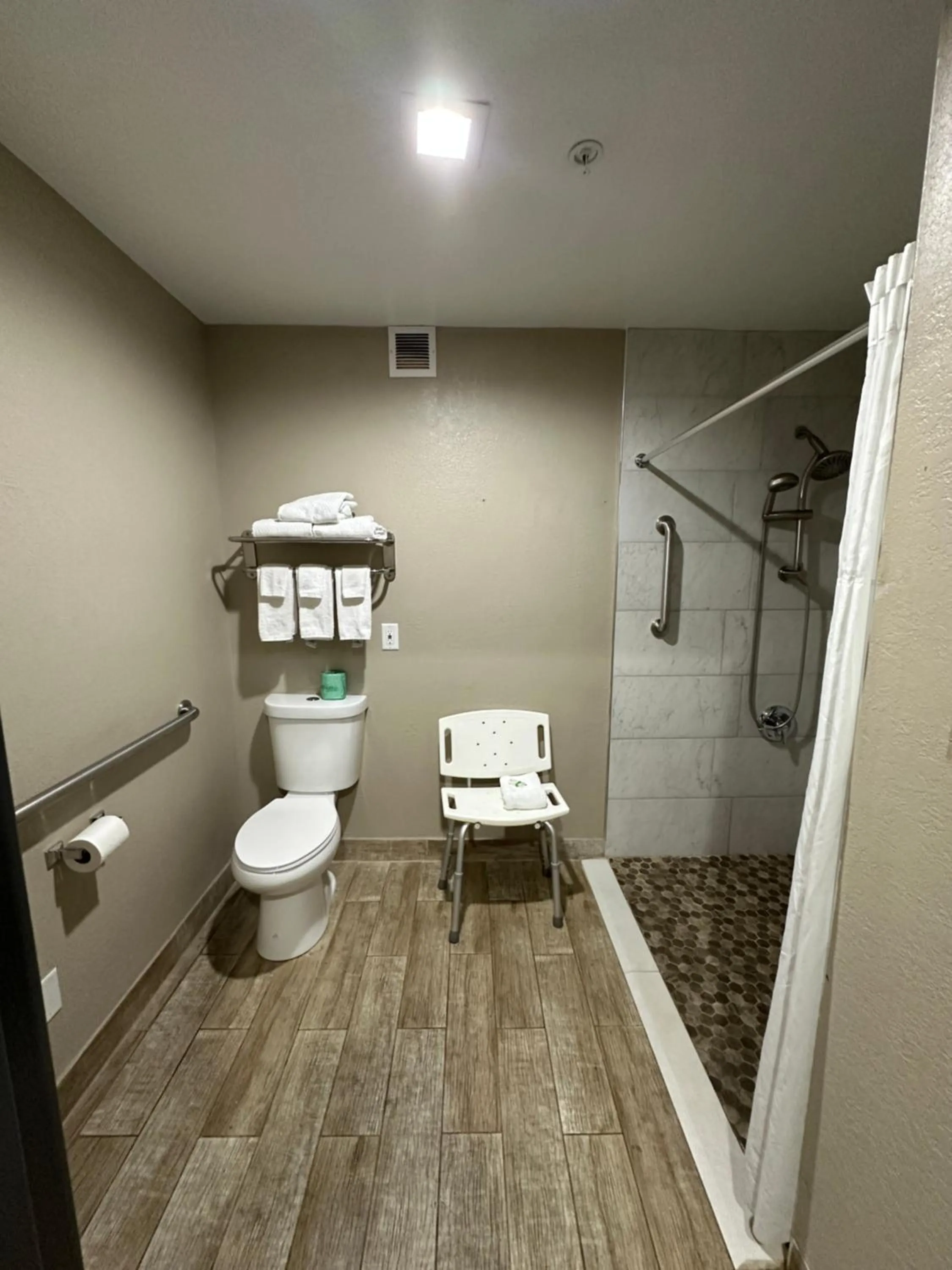 Bathroom in Quality Inn