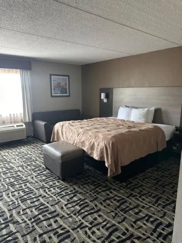 Bedroom, Bed in Quality Inn