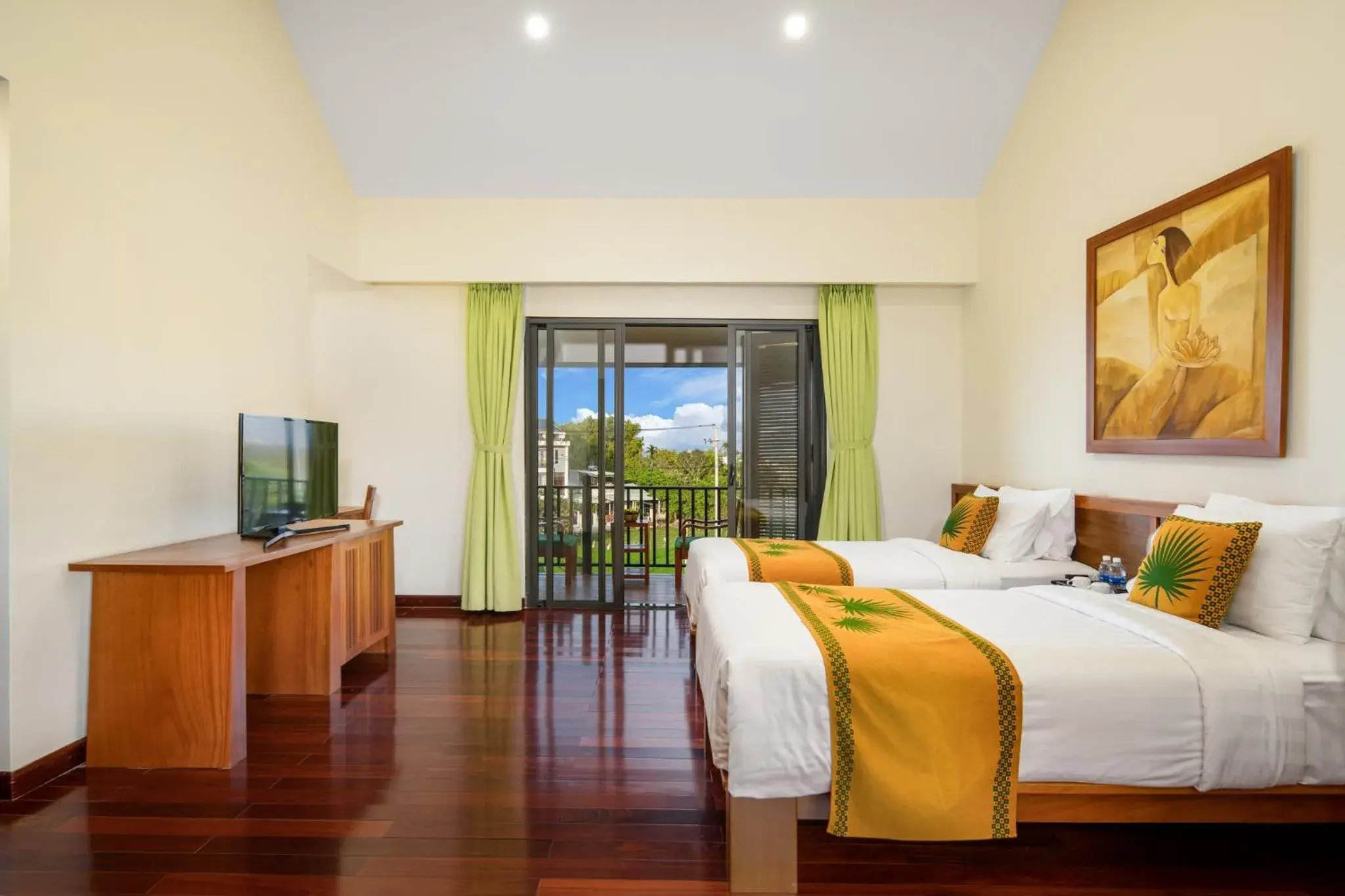 Twin Room with Bath in Hoa Co Villa - Garden & Poolview Twin Room with Bath in Hoa Co Villa - Garden & Poolview