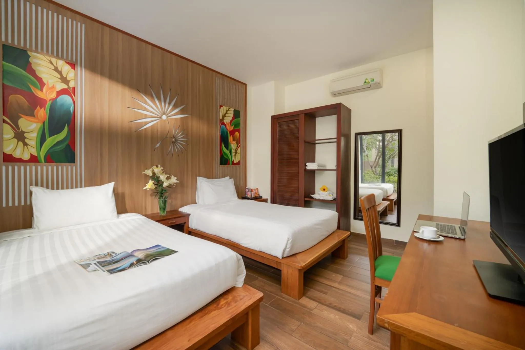 Communal lounge/ TV room, Bed in Hoa Co Villa - Garden & Poolview