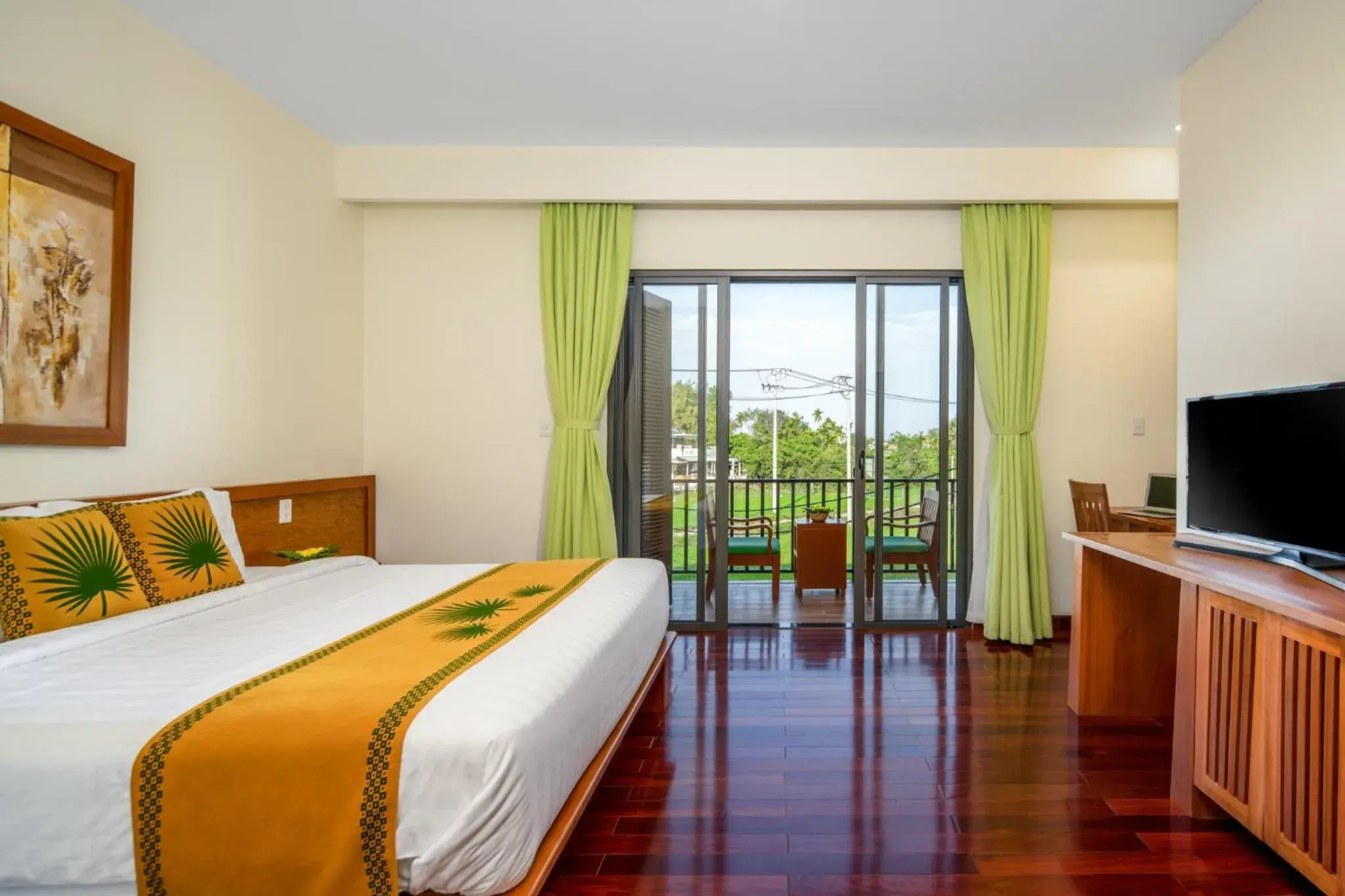 King Room with Balcony in Hoa Co Villa - Garden & Poolview King Room with Balcony in Hoa Co Villa - Garden & Poolview