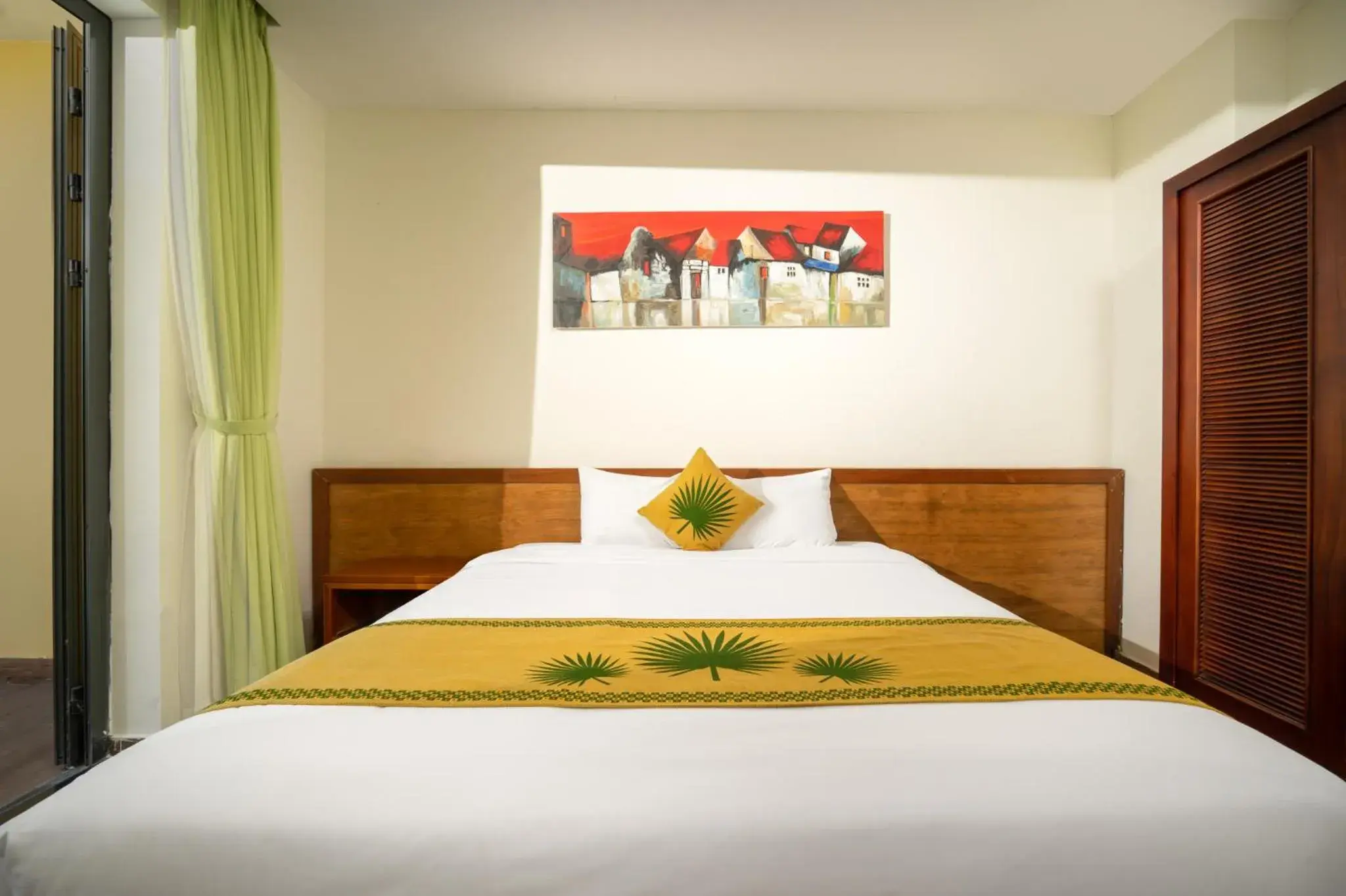 Deluxe Double Room in Hoa Co Villa - Garden & Poolview Deluxe Double Room in Hoa Co Villa - Garden & Poolview