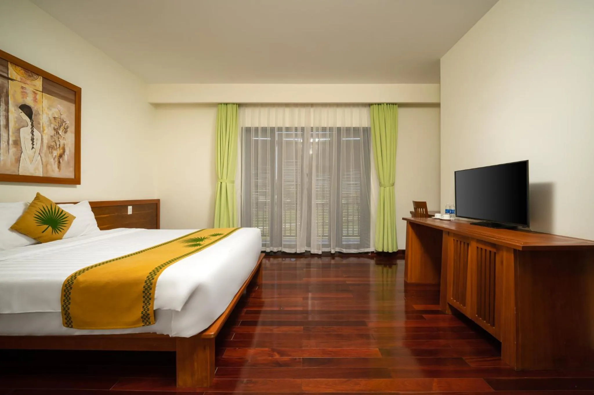 Bed in Hoa Co Villa - Garden & Poolview