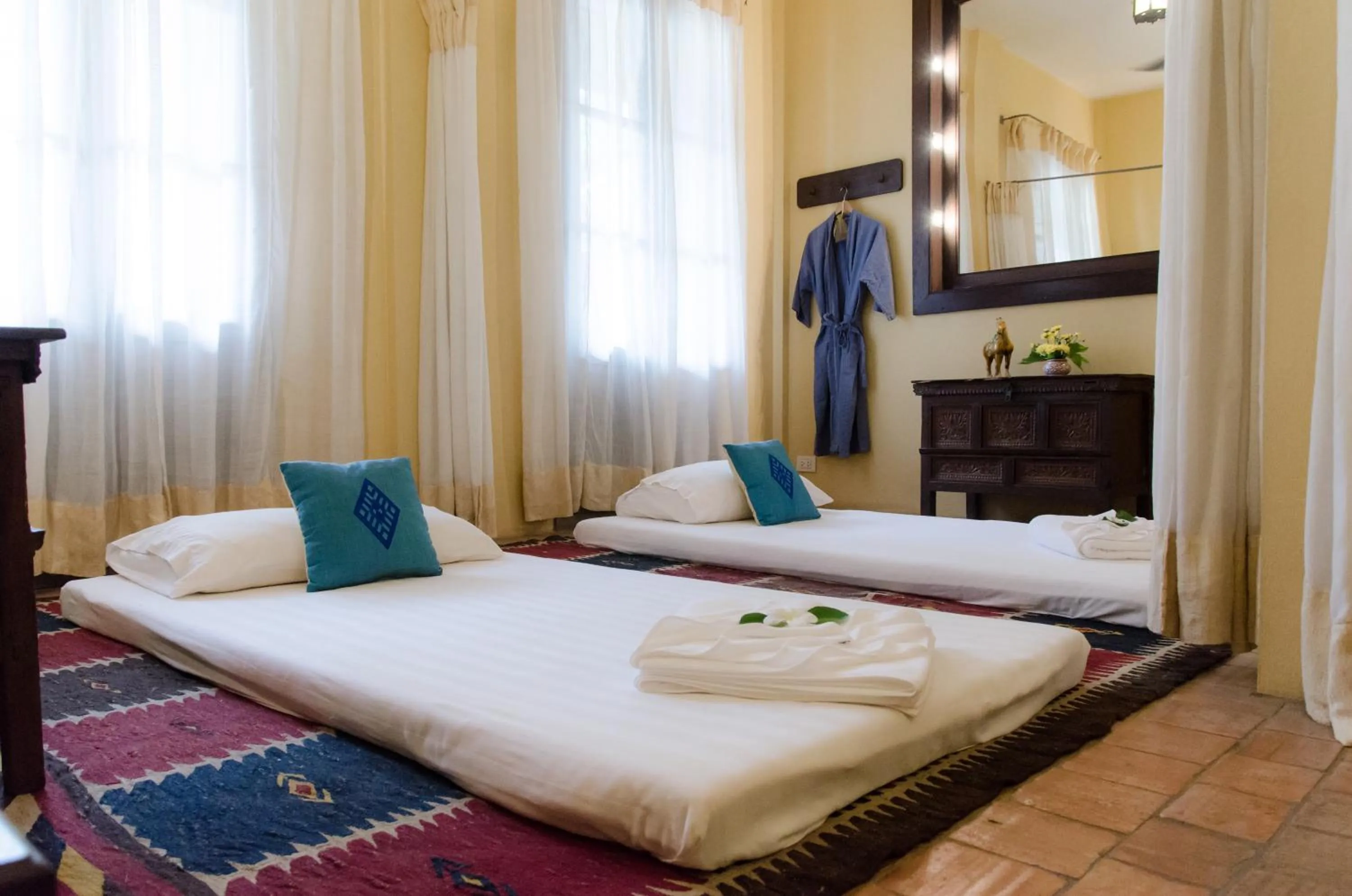 Massage, Bed in Satri House Hotel