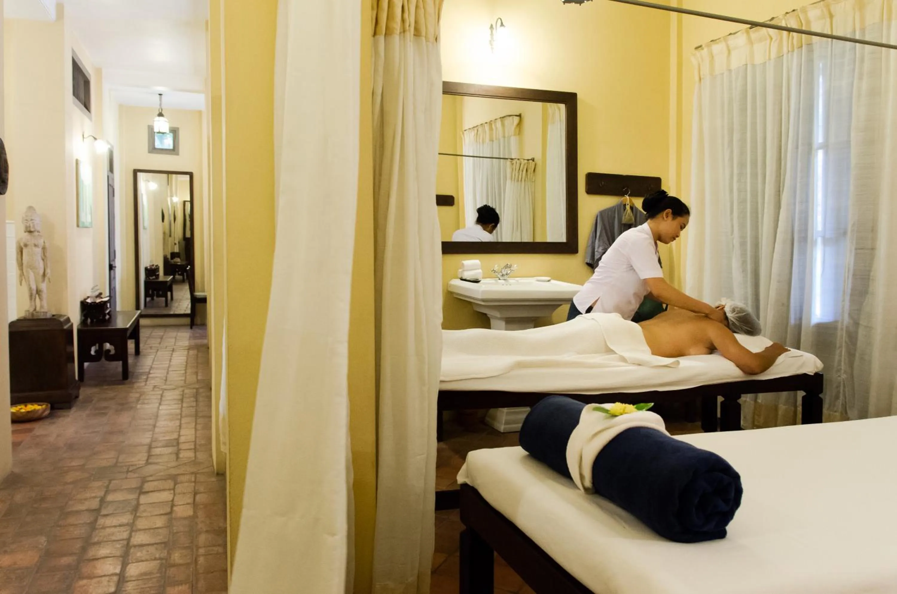 Massage in Satri House Hotel