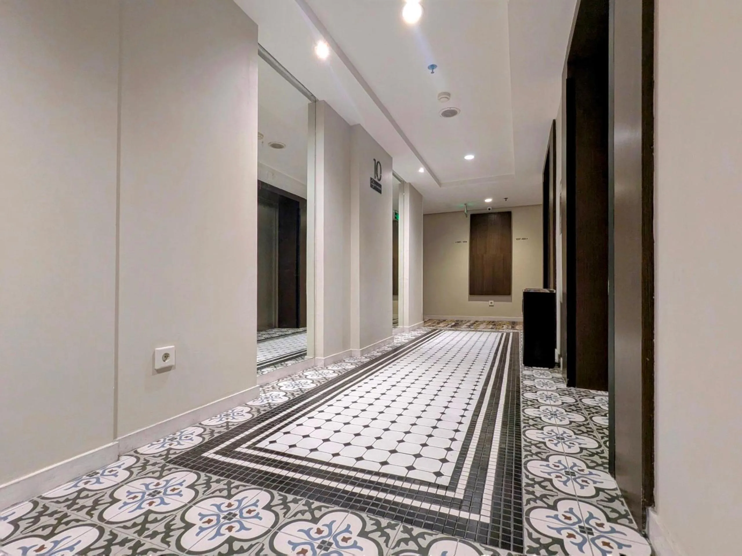 Photo of the whole room, Bed in Grand Zuri Cikarang Jababeka