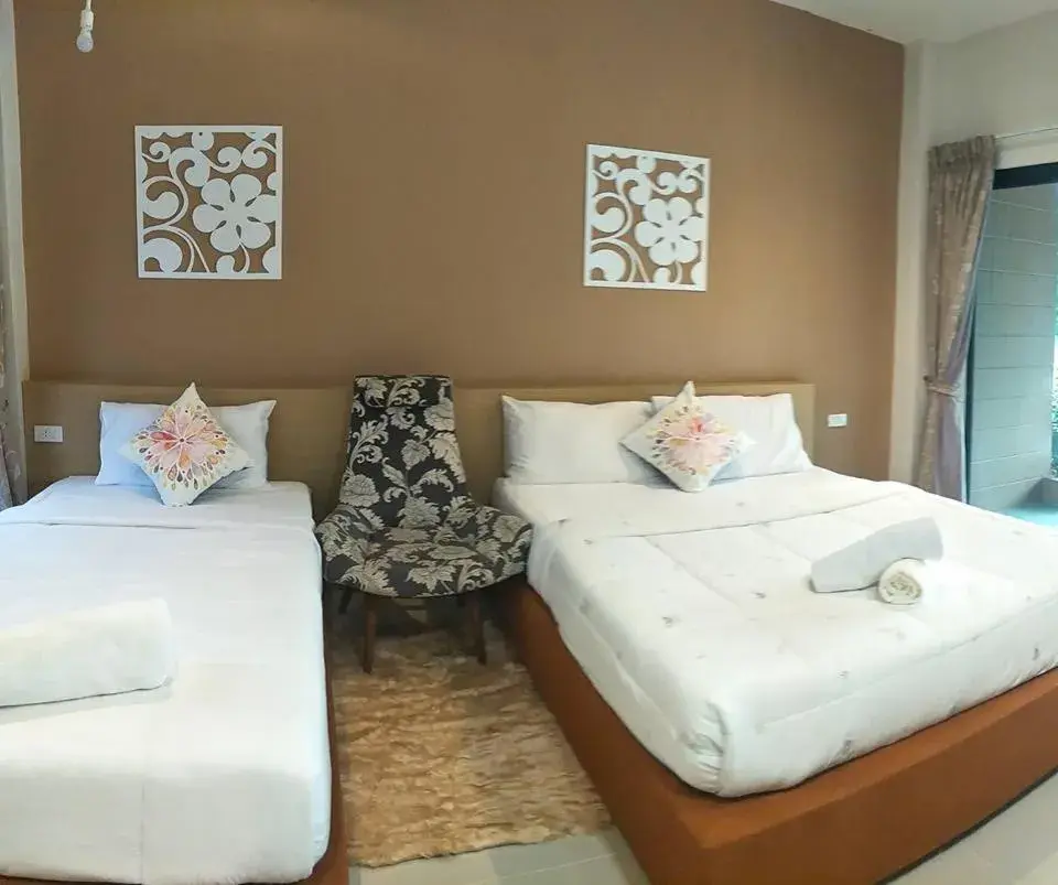Budget Triple Room in Suwi Coco Ville Resort Budget Triple Room in Suwi Coco Ville Resort
