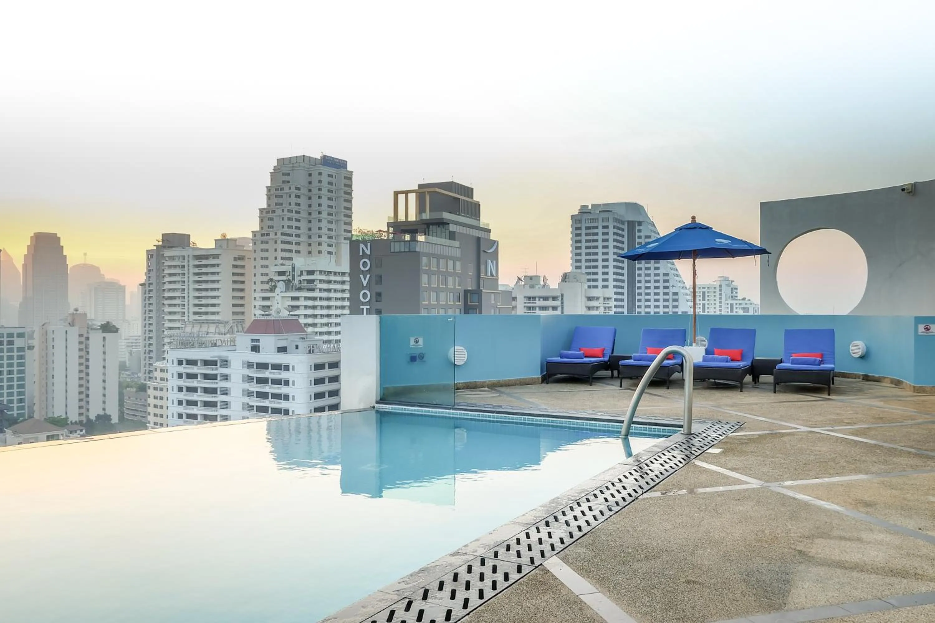 Swimming pool in Shama Sukhumvit Bangkok