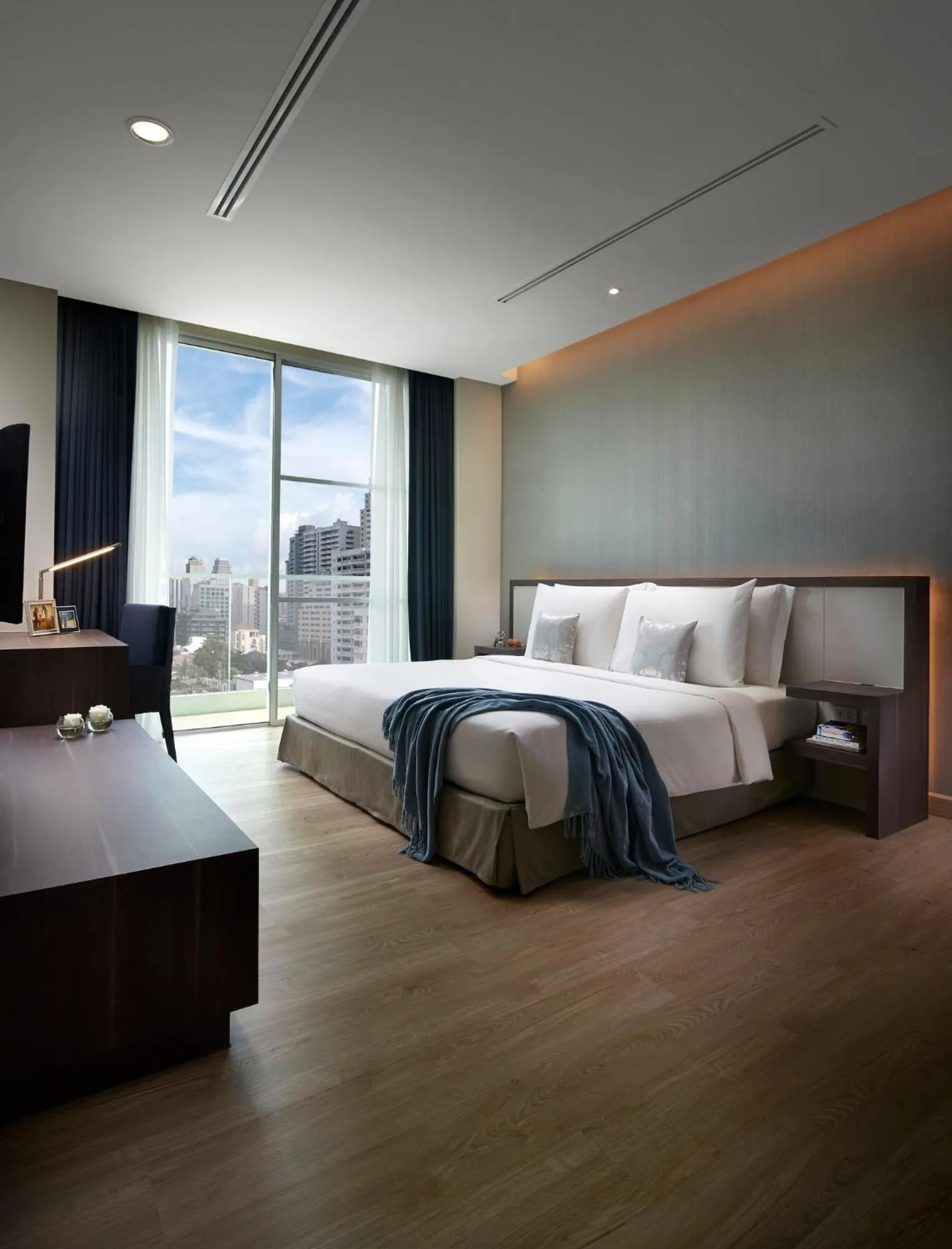Photo of the whole room, Bed in Shama Sukhumvit Bangkok