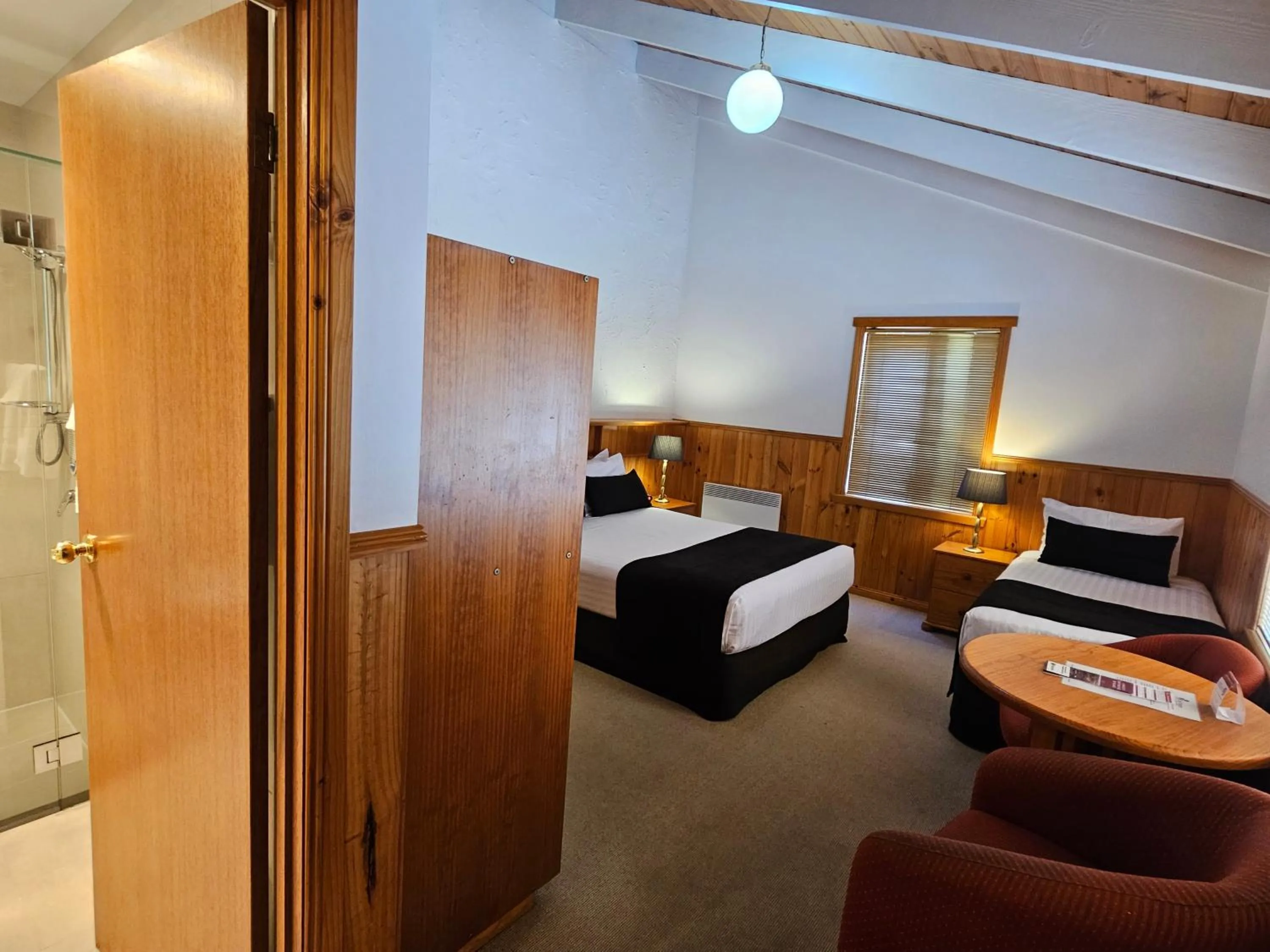 Photo of the whole room, Bed in Tall Timbers Tasmania