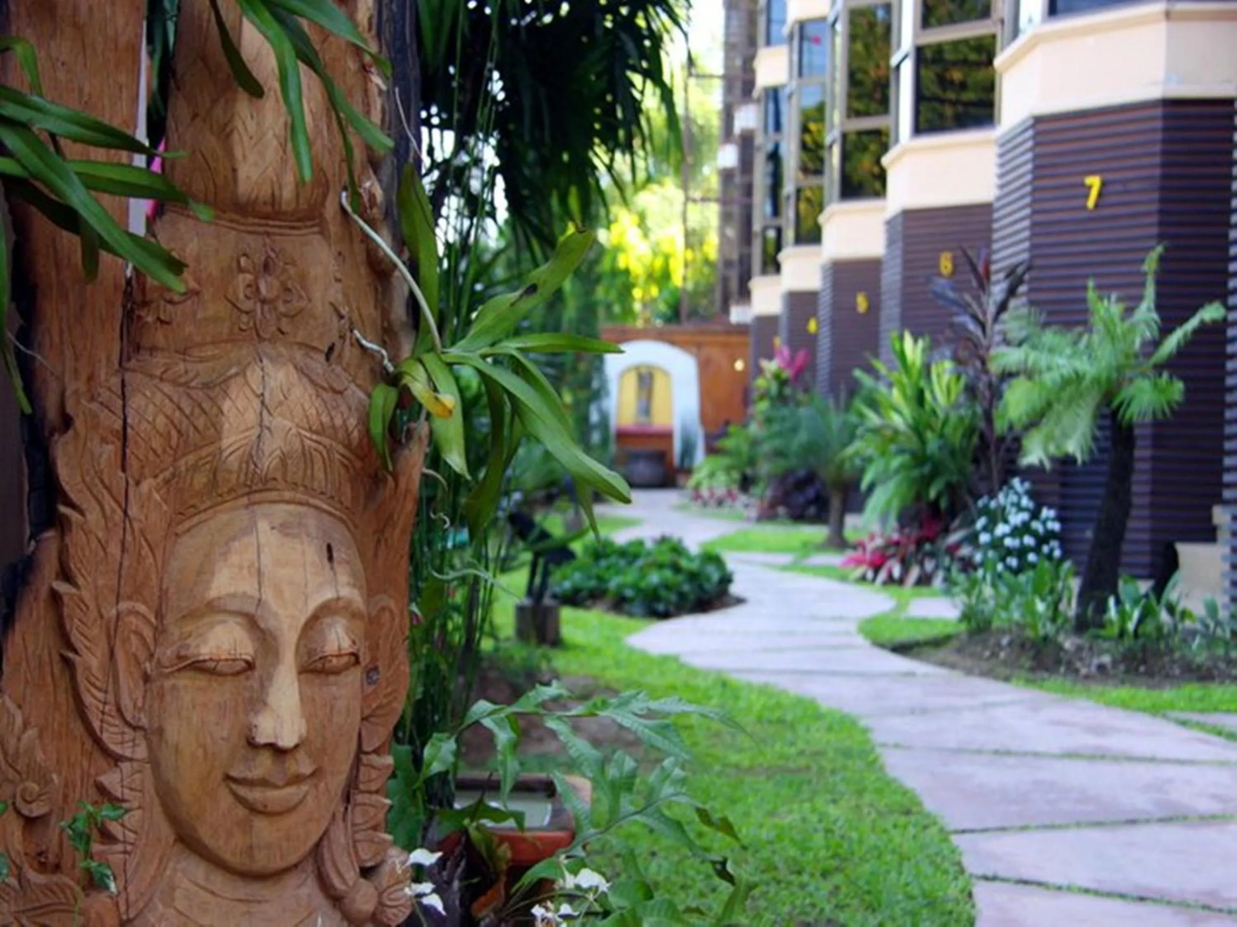 Garden in Villa San Pee Seua